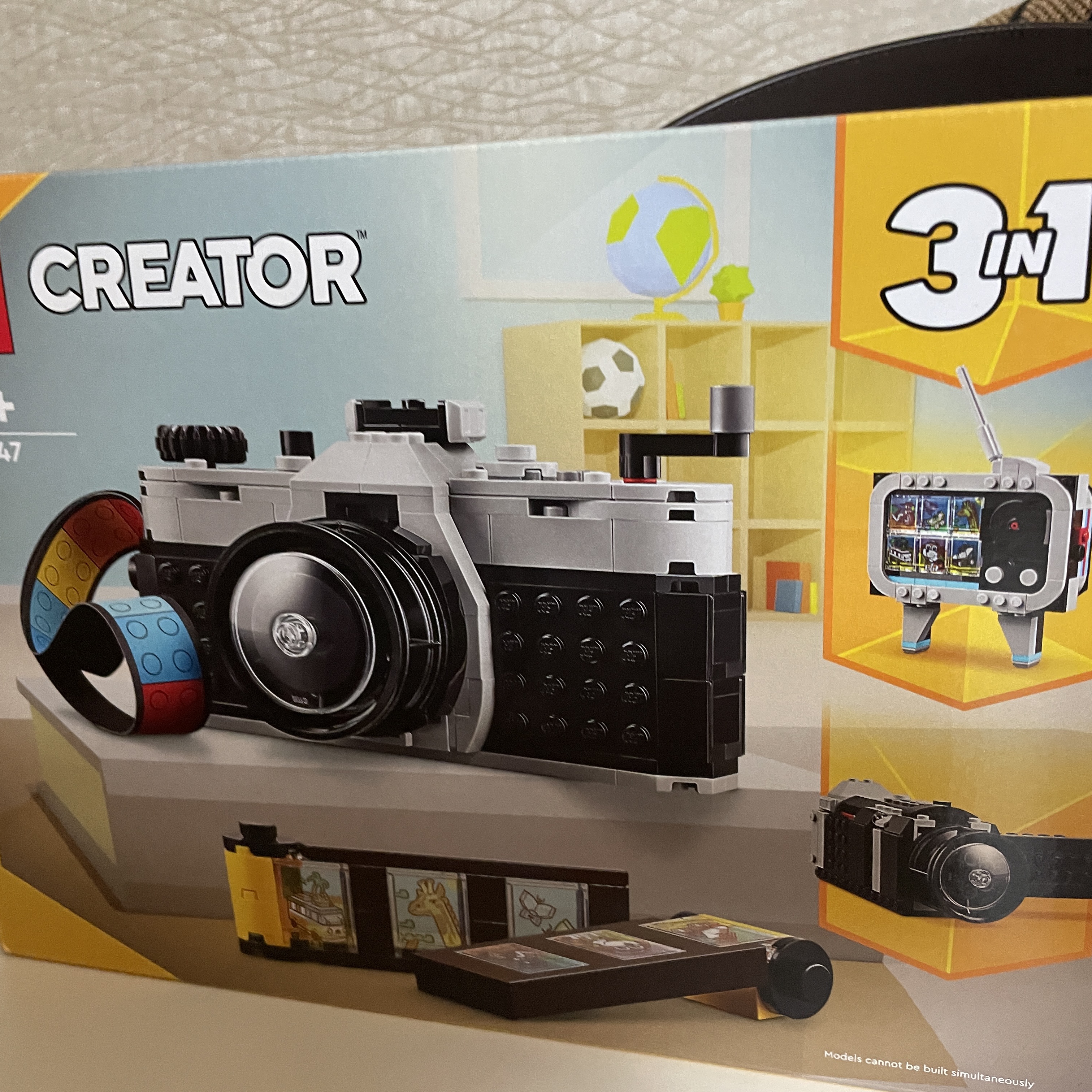 Lego Retro Camera 착용 스타일