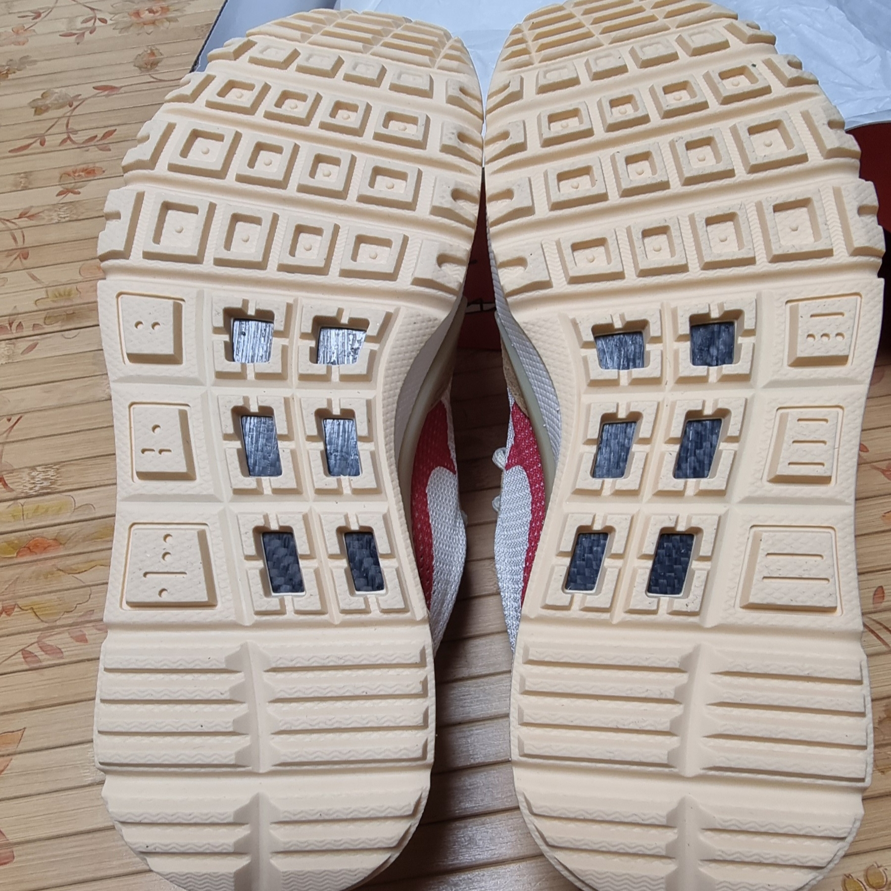 Nike x Tom Sachs Mars Yard Shoe 3.0 Space Camp 착용 스타일 - 5