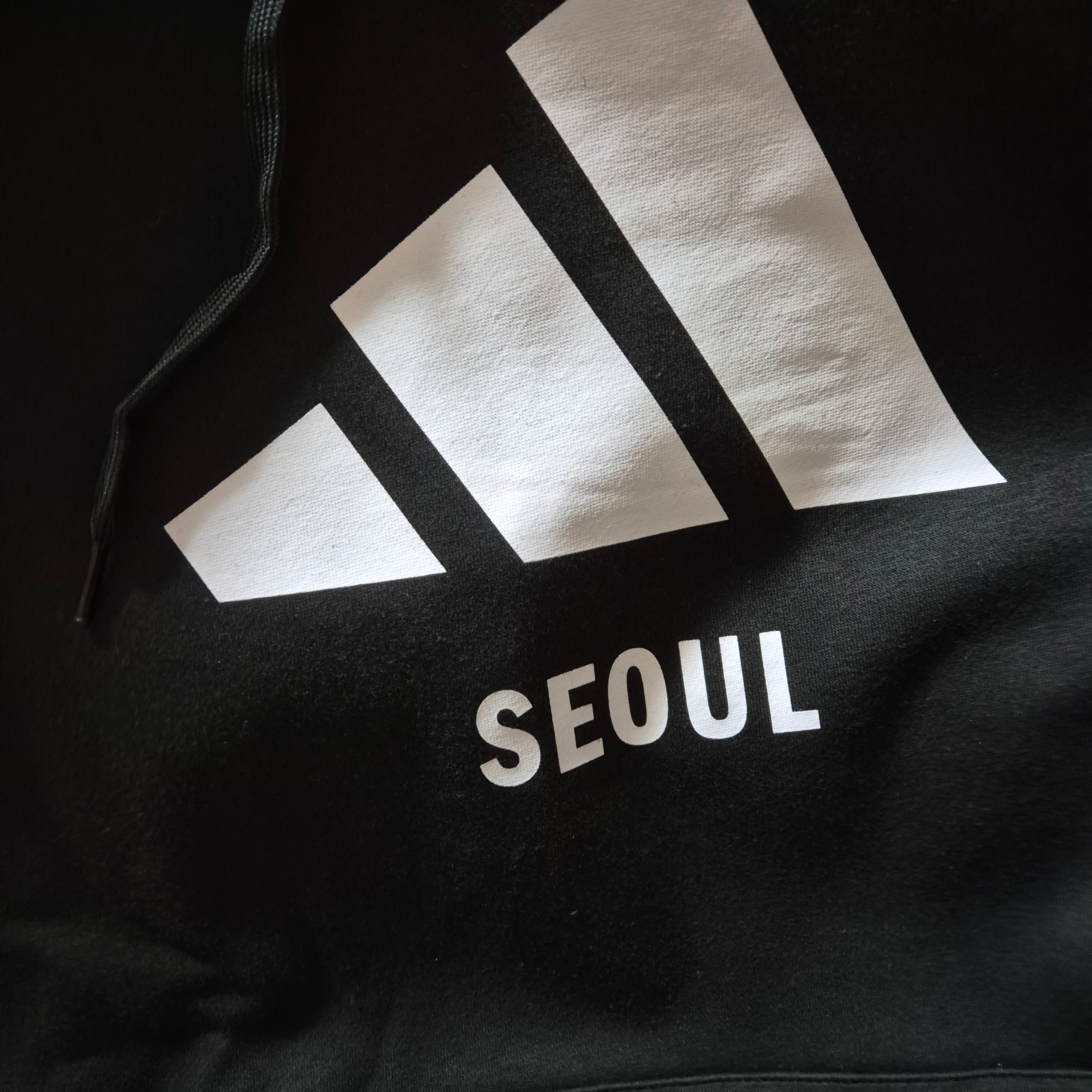 Adidas Seoul Hoodie Black - KR Sizing 착용 스타일