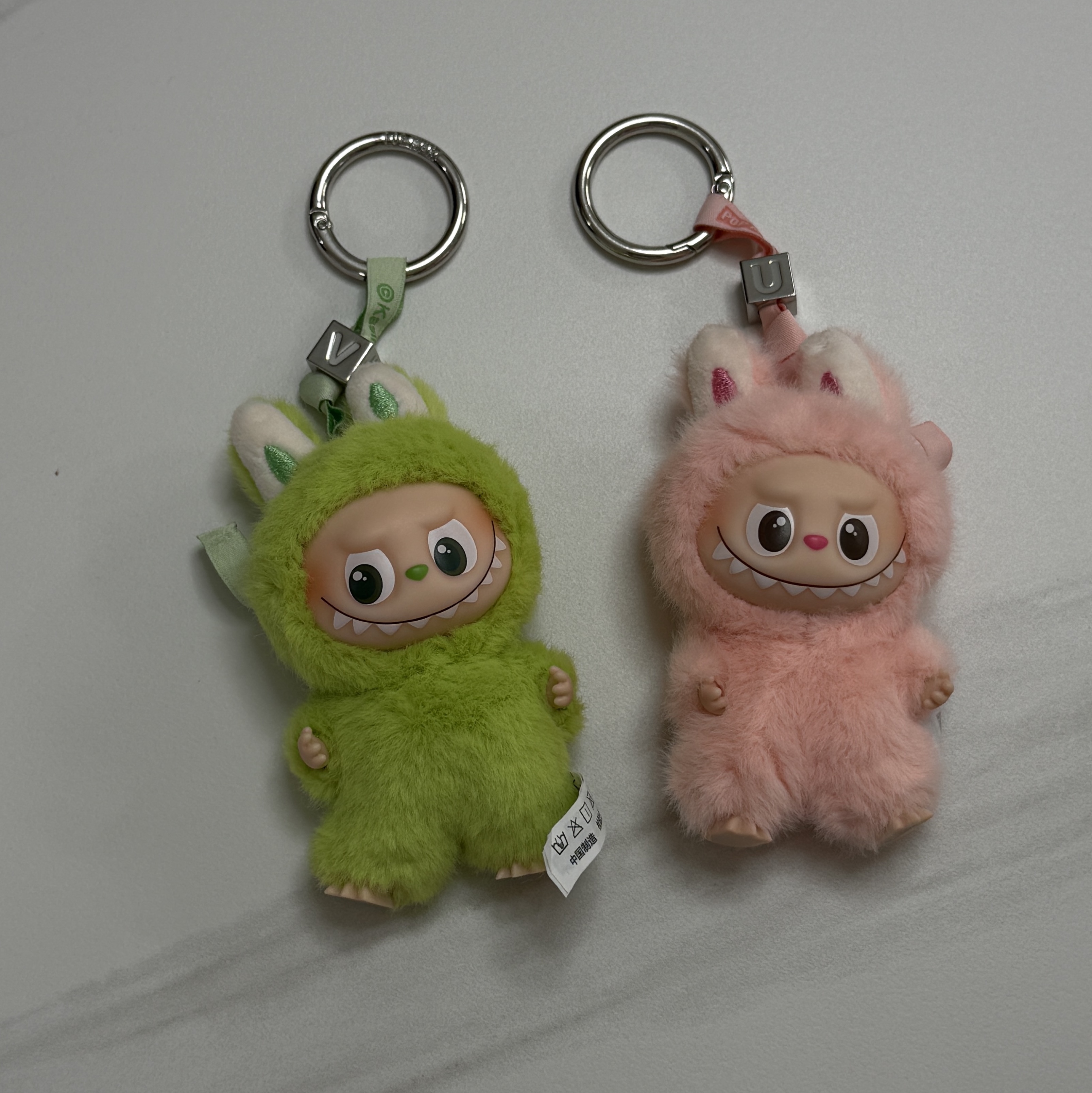 Pop Mart Labubu The Monsters Pin For Love Series Vinyl Plush Pendant Sealed Case (N-Z) (1 Blind Box) 착용 스타일 - 2
