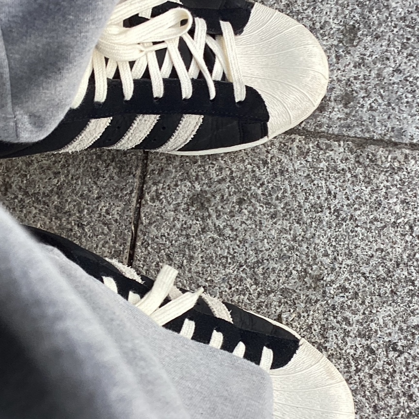 Adidas Superstar 82 Black White 착용 스타일