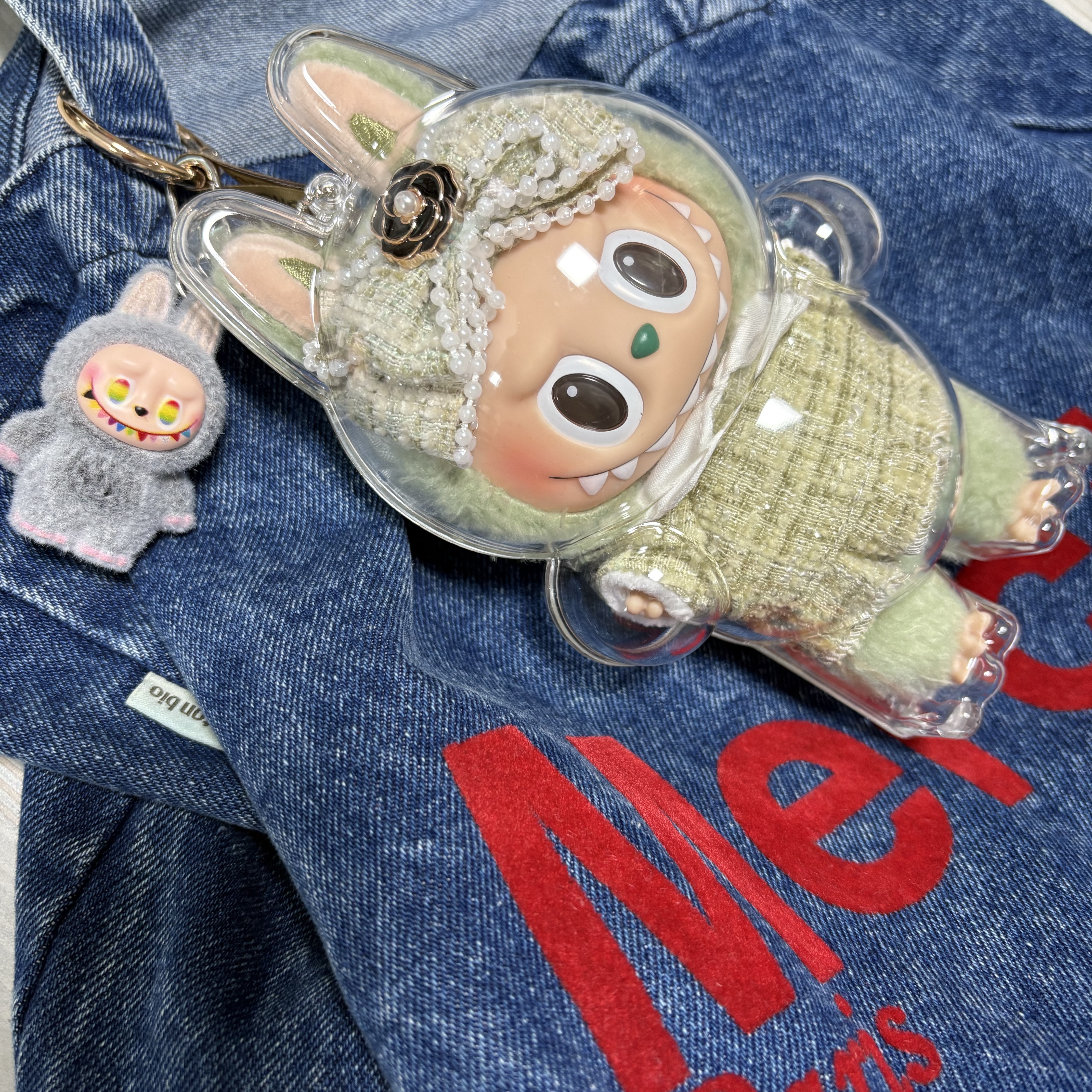 Pop Mart Labubu The Monsters Labubu Tasty Macarons Series Green Grape Keyring 착용 스타일