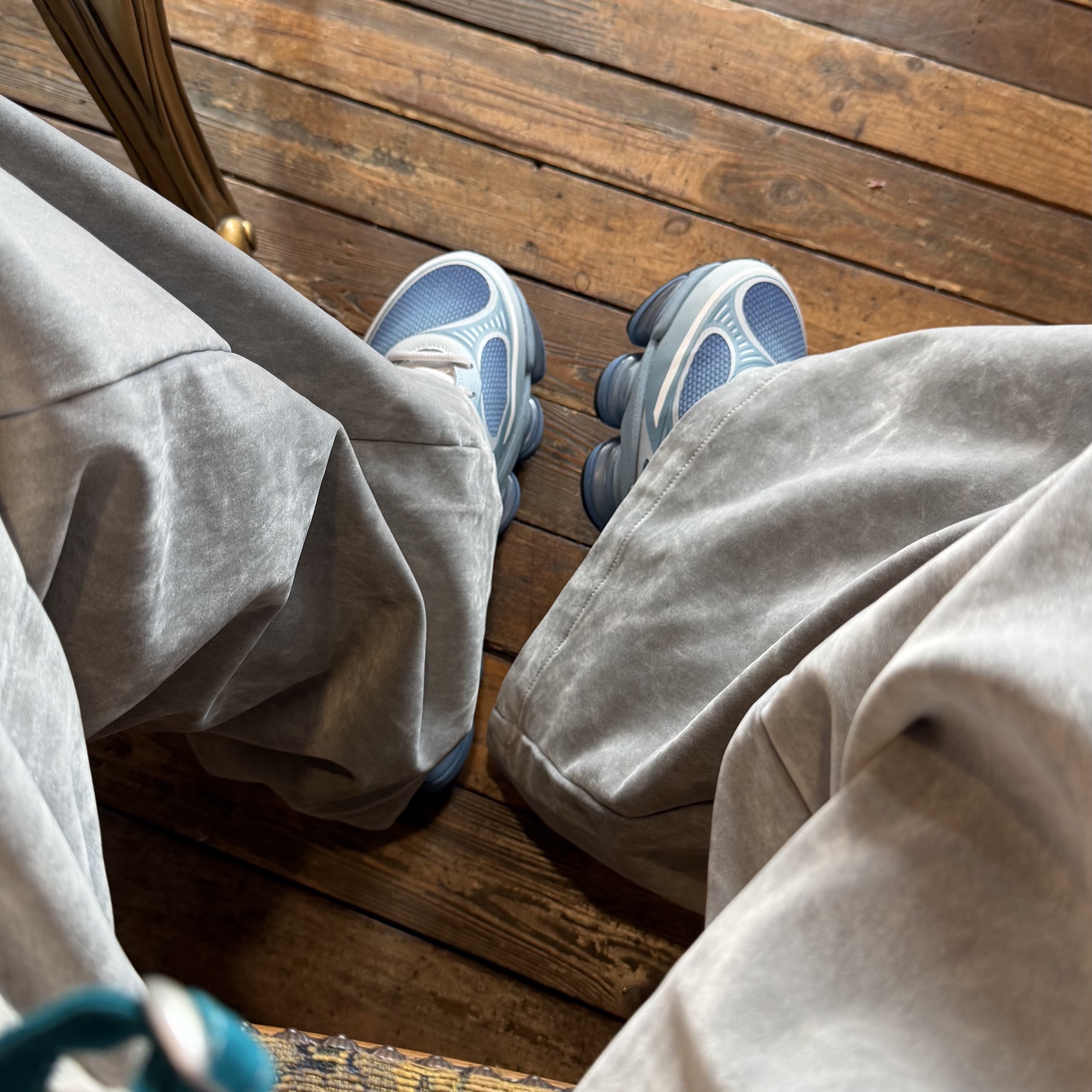 Adidas Brushed Twill Oversized Firebird Track Pants Grey Two - KR Sizing, New Balance 2000 Abzorb Blue 착용 스타일 - 2