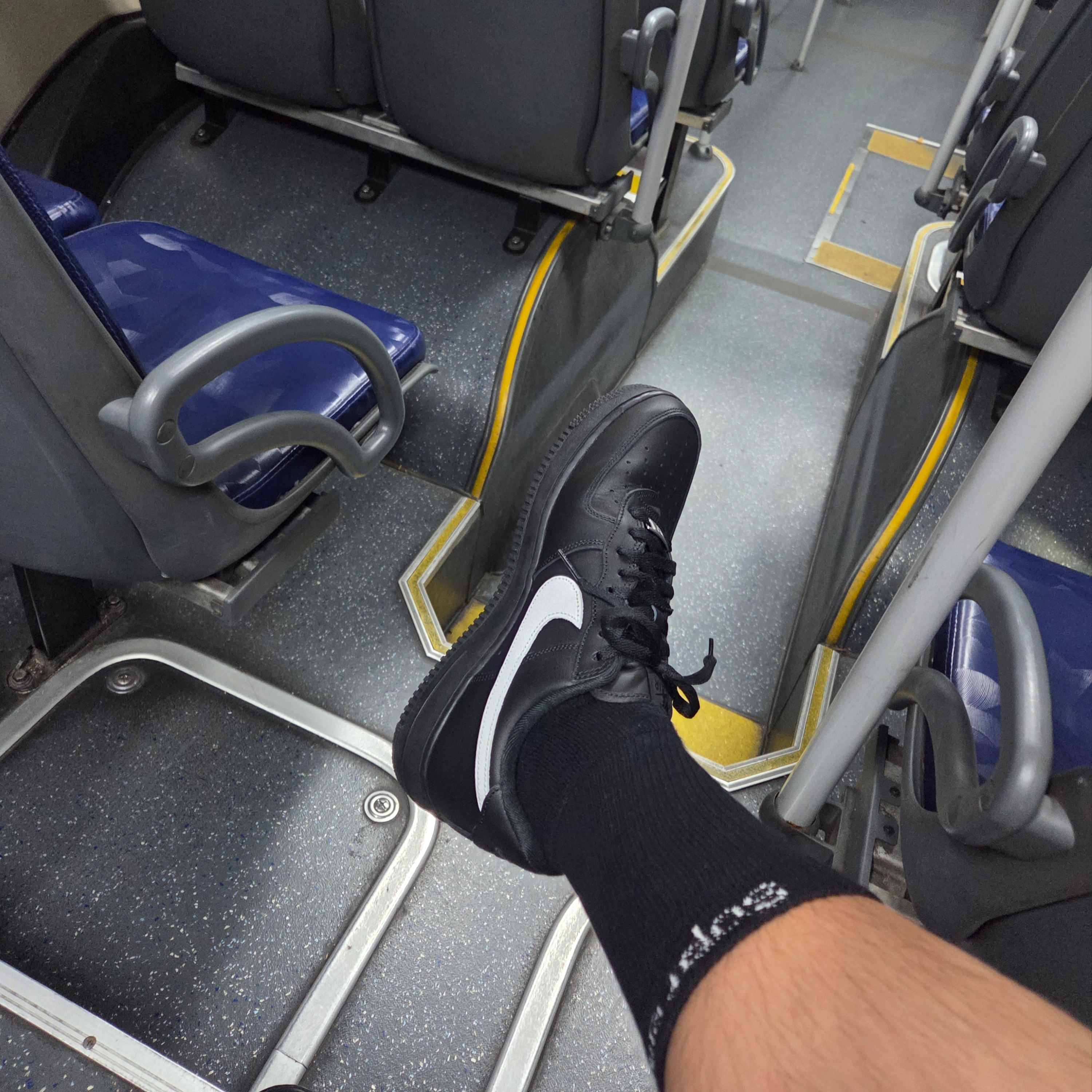 Nike x Supreme Air Force 1 Low Black 착용 스타일