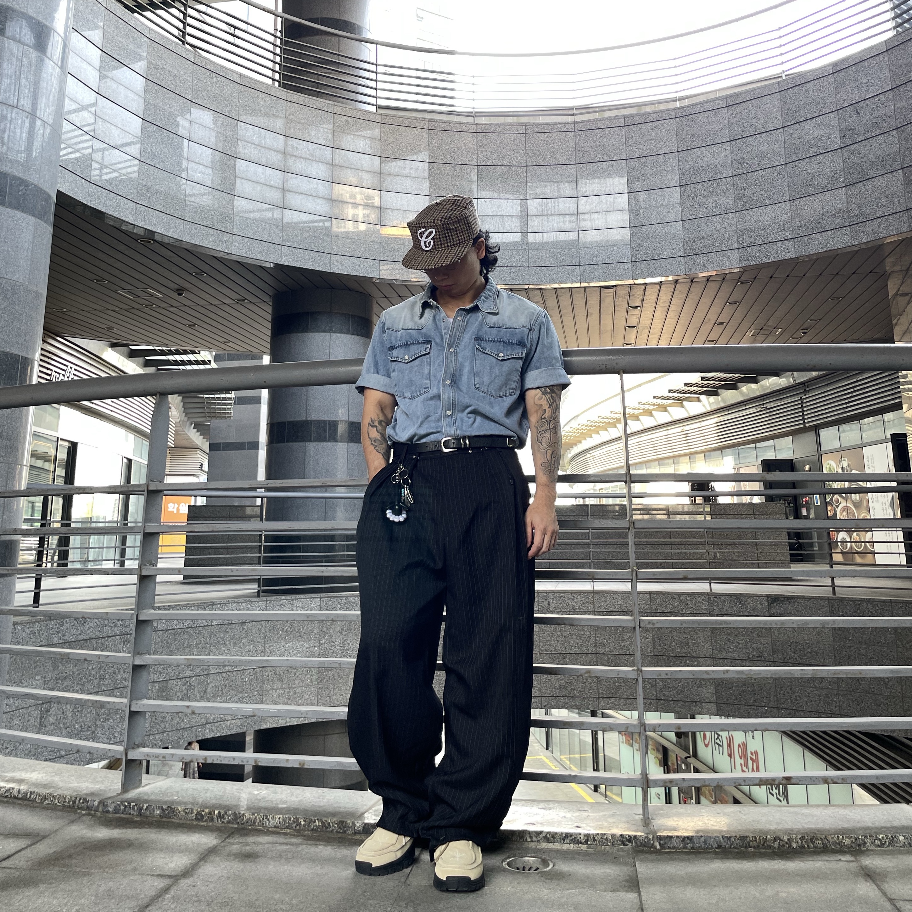 [KREAM 단독] Millo Archive X Negative Three Crescendo Desert Boots Beige 착용 스타일 - 2