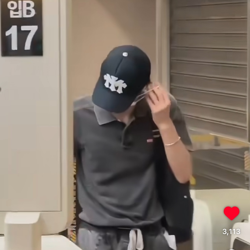 Chrome Hearts Cemetery Trucker Hat Black 착용 스타일 - 4
