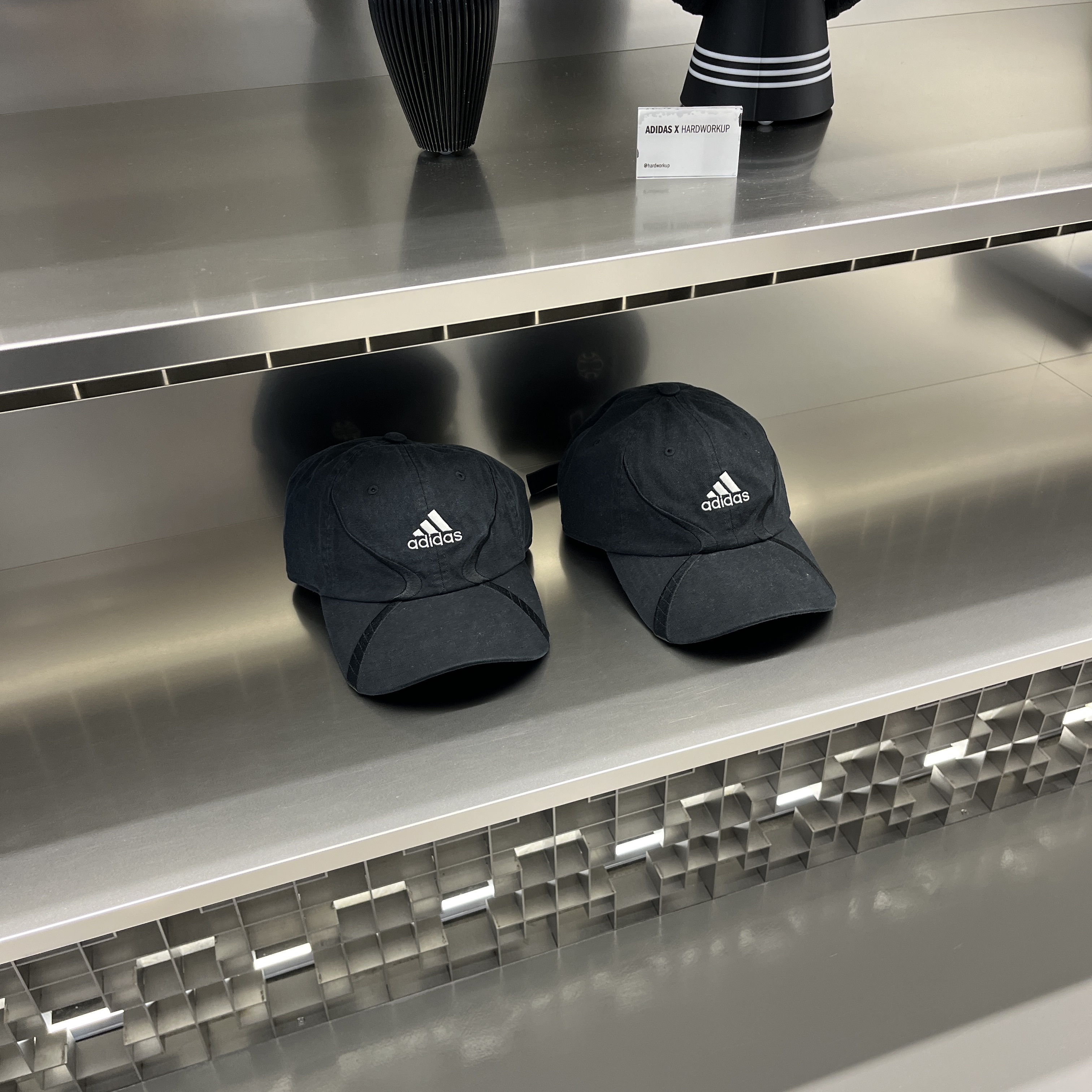 Adidas Originals Cap Black 착용 스타일