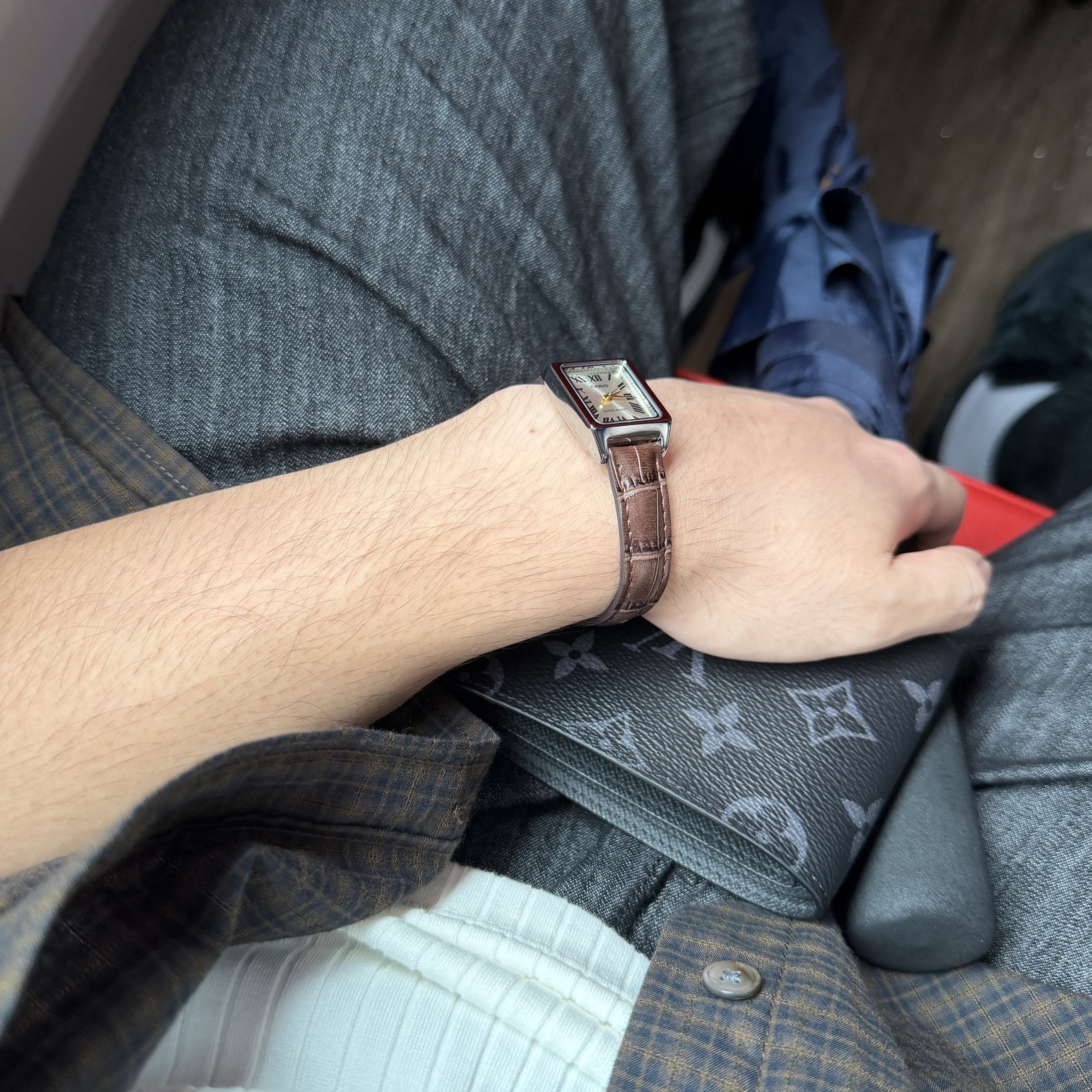 Casio LTP-V007L-9B 착용 스타일 - 2