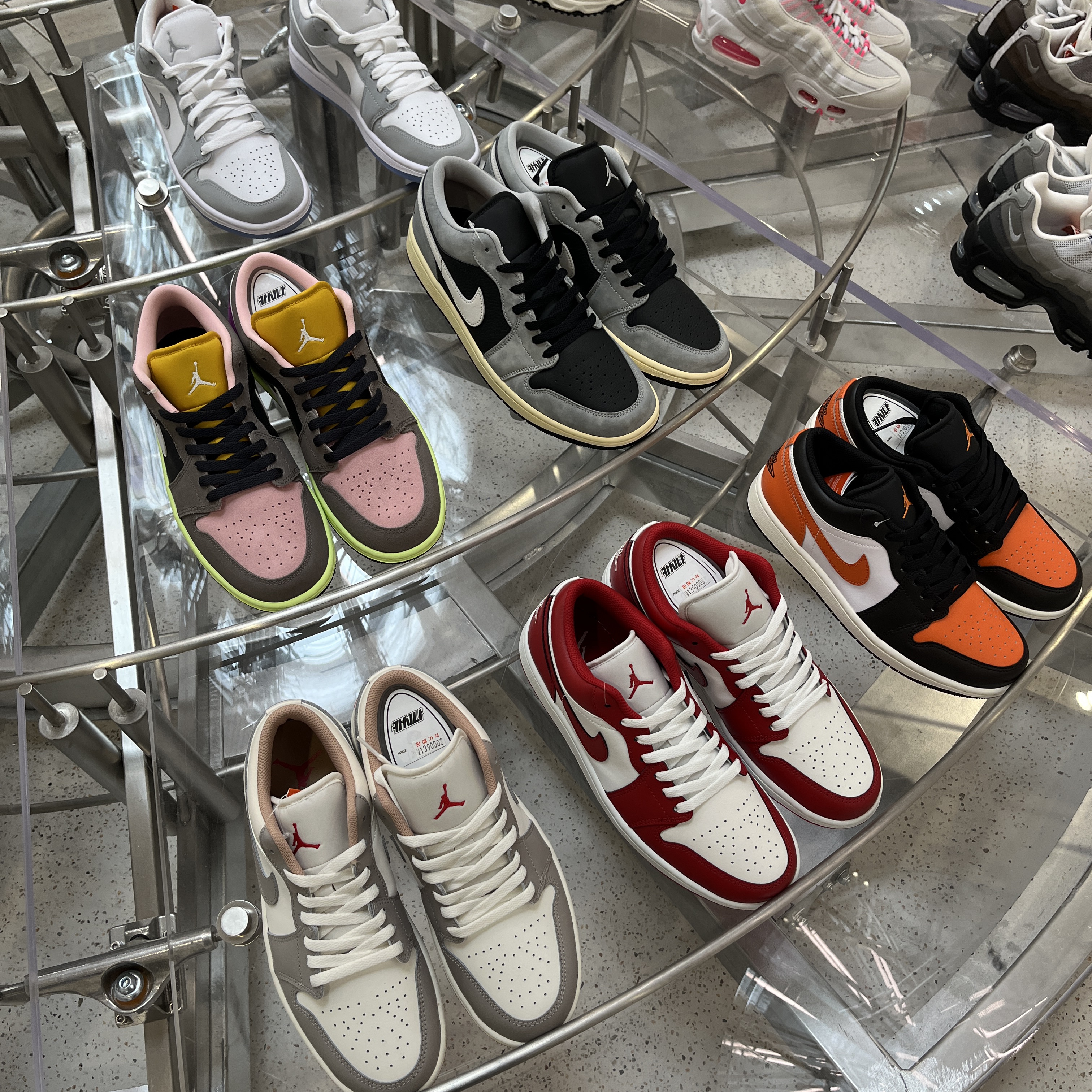 Jordan 1 Low Sail College Grey, Jordan 1 Low Black Starfish 착용 스타일