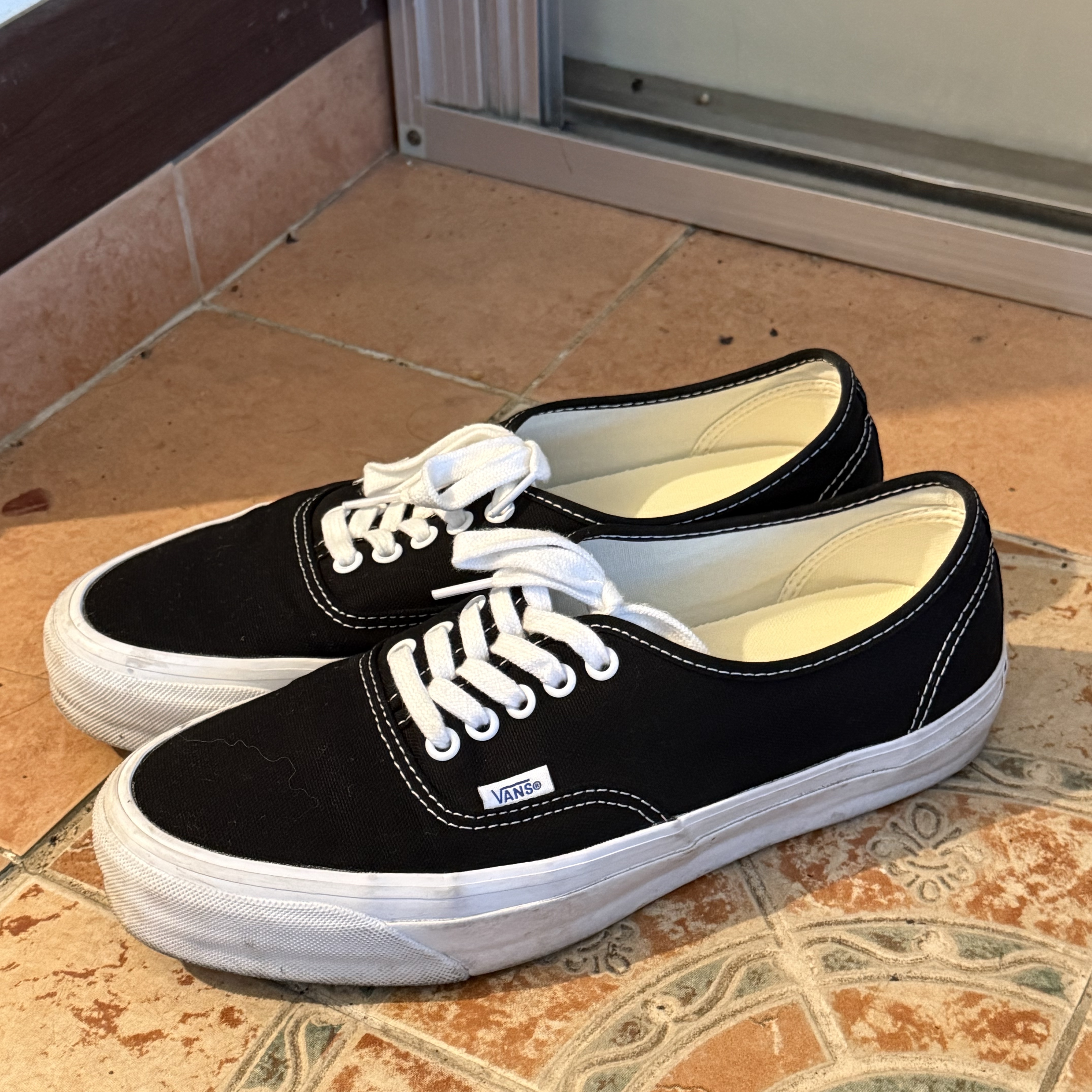 Vans Premium Authentic Reissue 44 LX Black 착용 스타일
