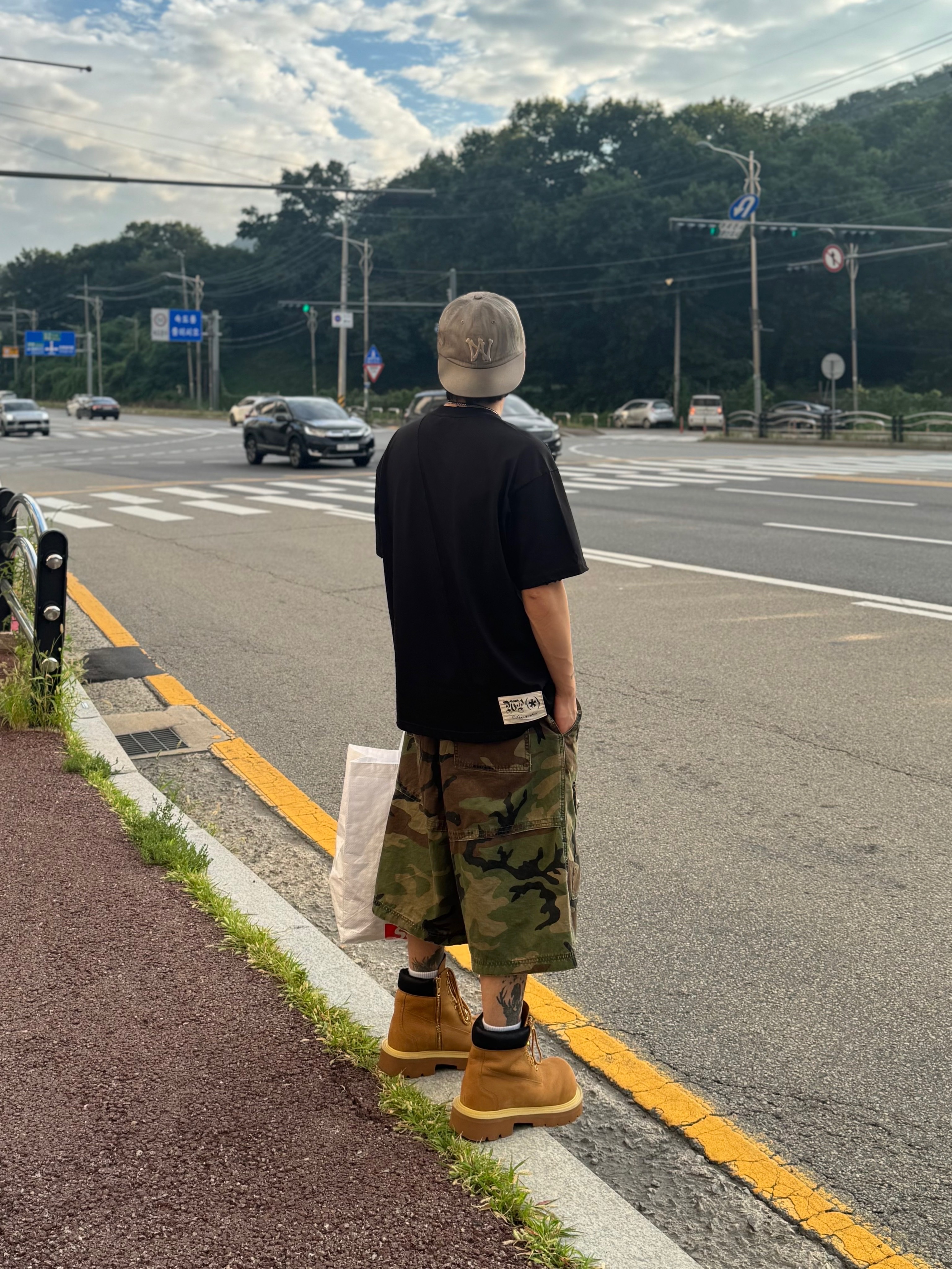 [KREAM Exclusive] Aoiro 6-Panel Bone A/N Cap Mud, Wapworks Dayworker T-Shirt Black 착용 스타일 - 3