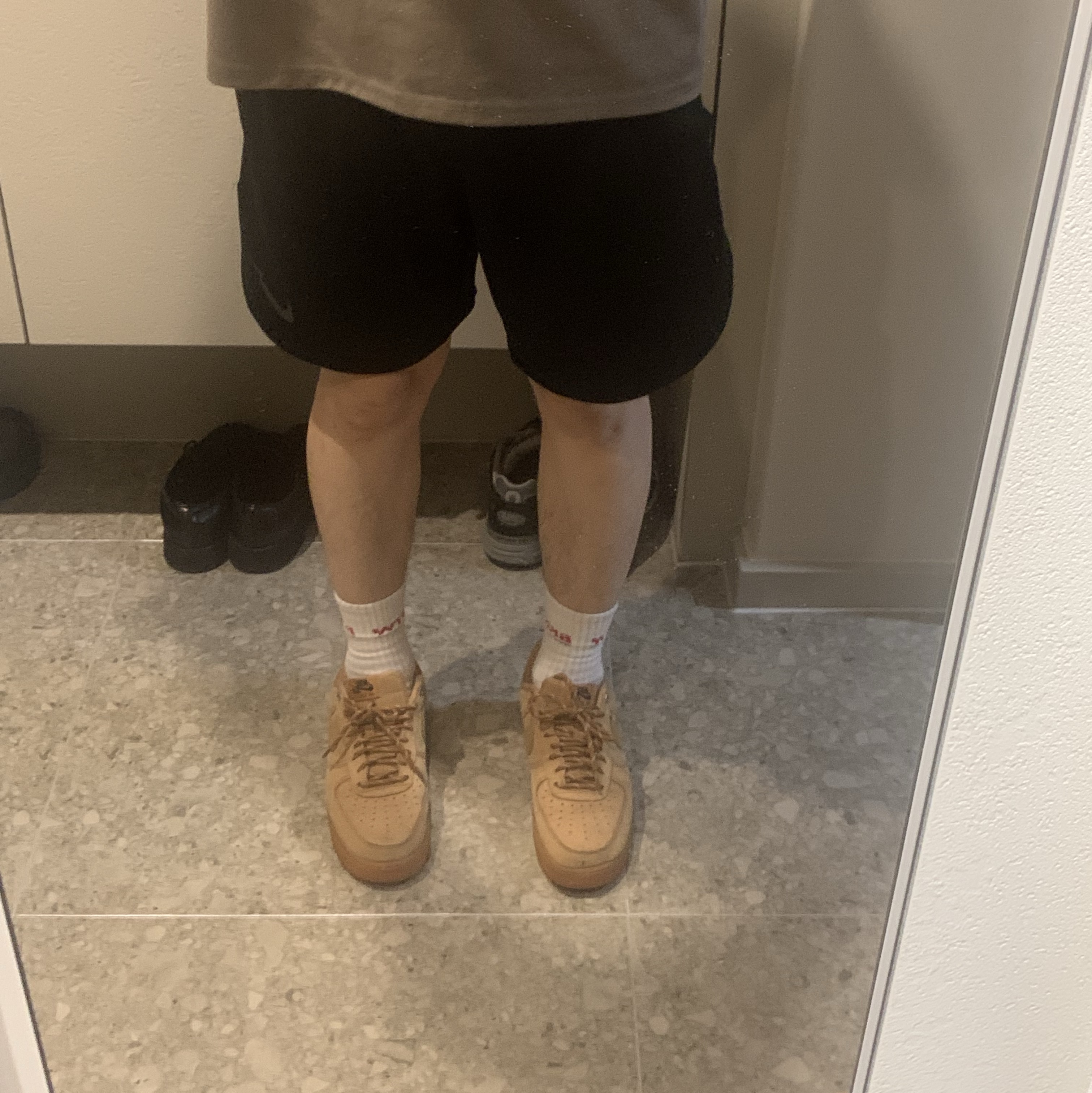 Nike Air Force 1 '07 WB Flax 착용 스타일 - 2