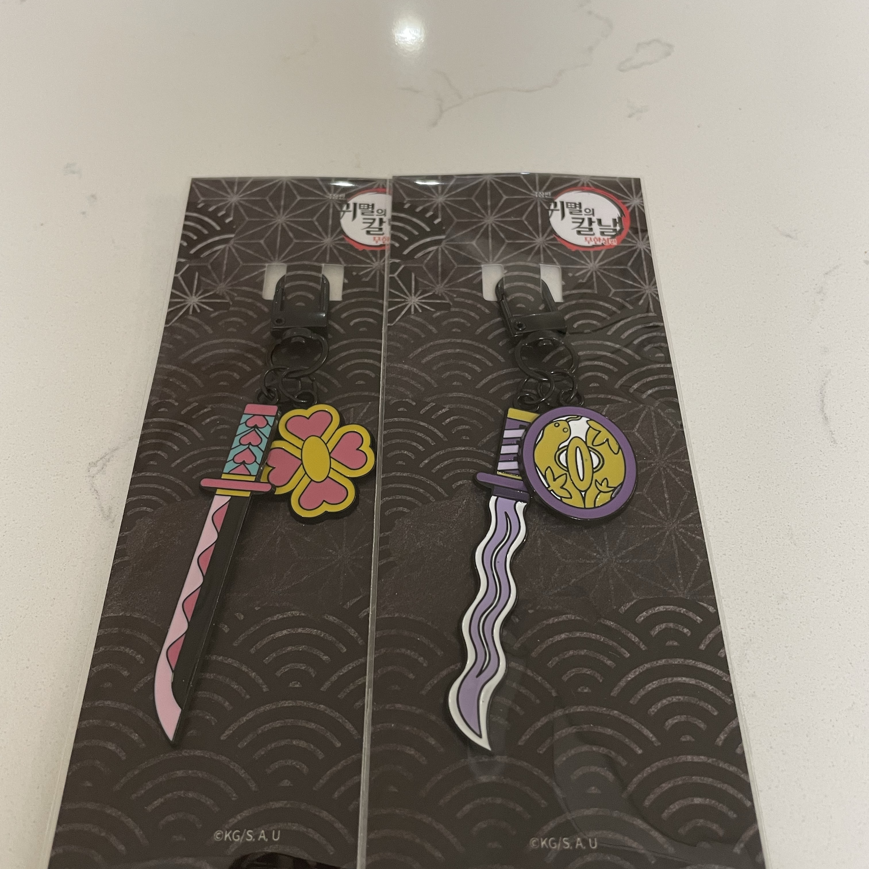 Demon Slayer Kimetsu No Yaiba Nichirin Sword Keyring Tomioka Giyu, Demon Slayer Kimetsu No Yaiba Nichirin Sword Keyring Obanai Iguro 착용 스타일 - 2