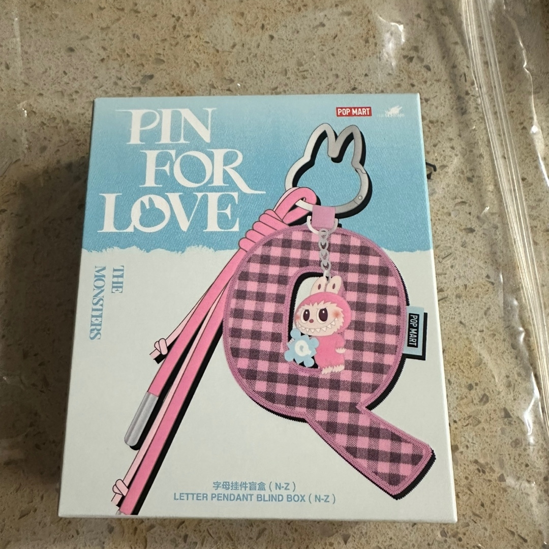 Pop Mart Labubu The Monsters Pin For Love Series - Letter Pendant Sealed Case (N-Z) (1 Blind Box) 착용 스타일 - 1