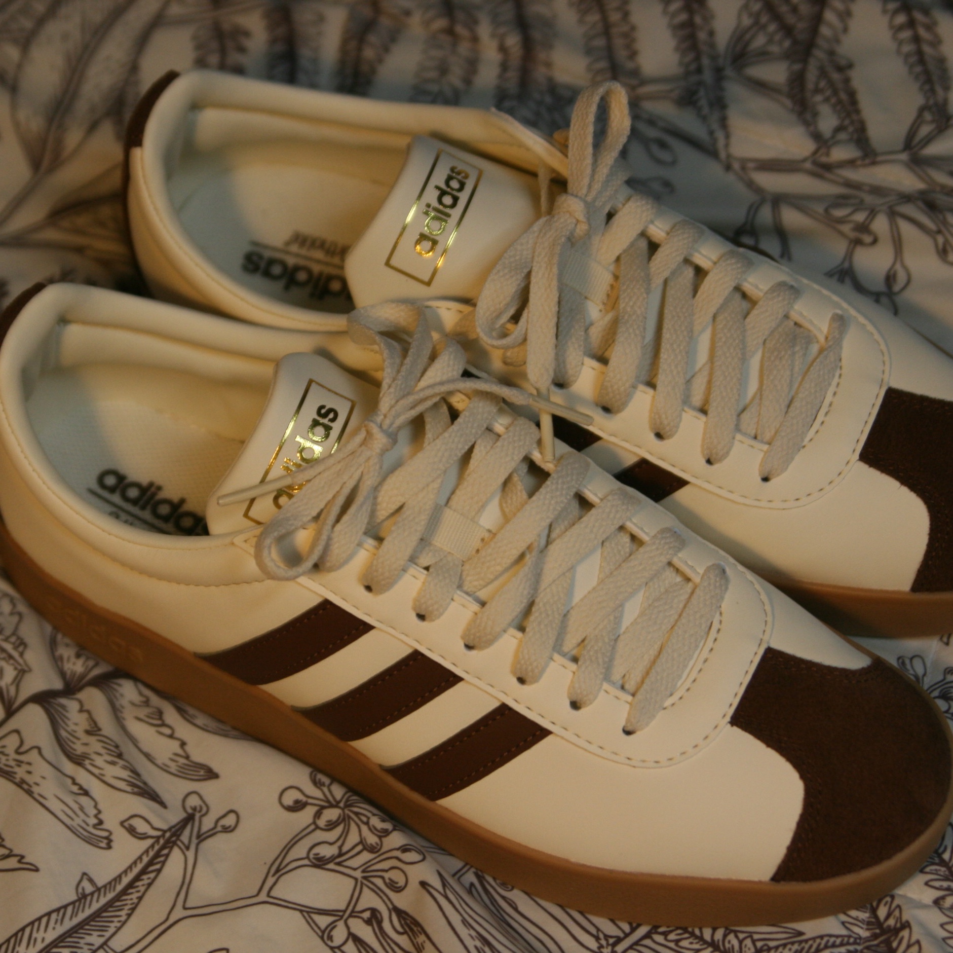 Adidas VL Court 2.0 Cream Brown 착용 스타일 - 5