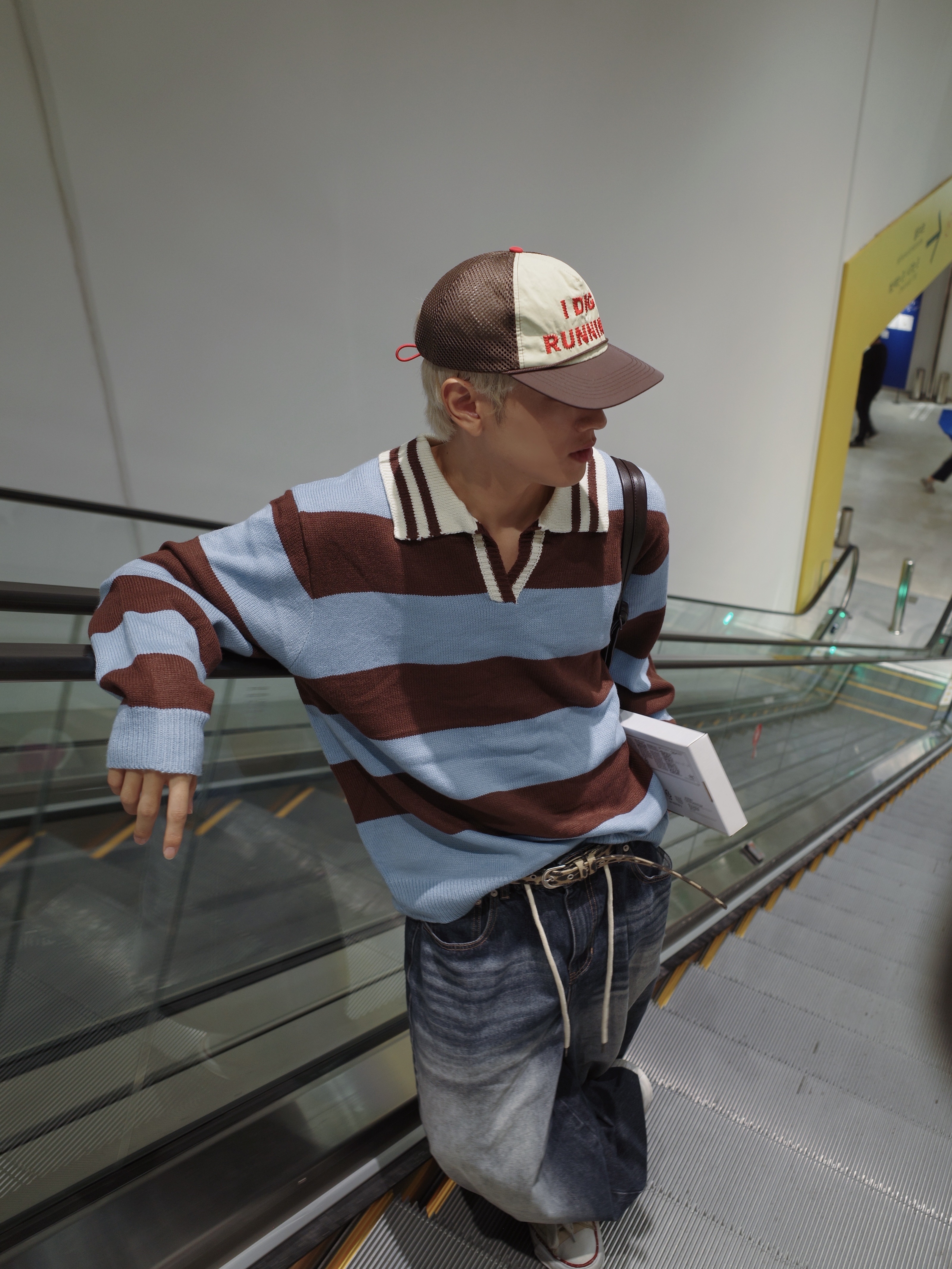 Alex Zono I Dig Running Trucker Hat OG Brown 착용 스타일 - 2