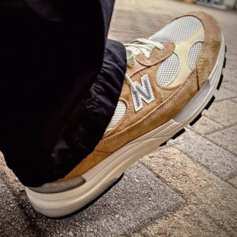 New Balance 992 Made in USA Sweet Caramel Calcium 착용 스타일