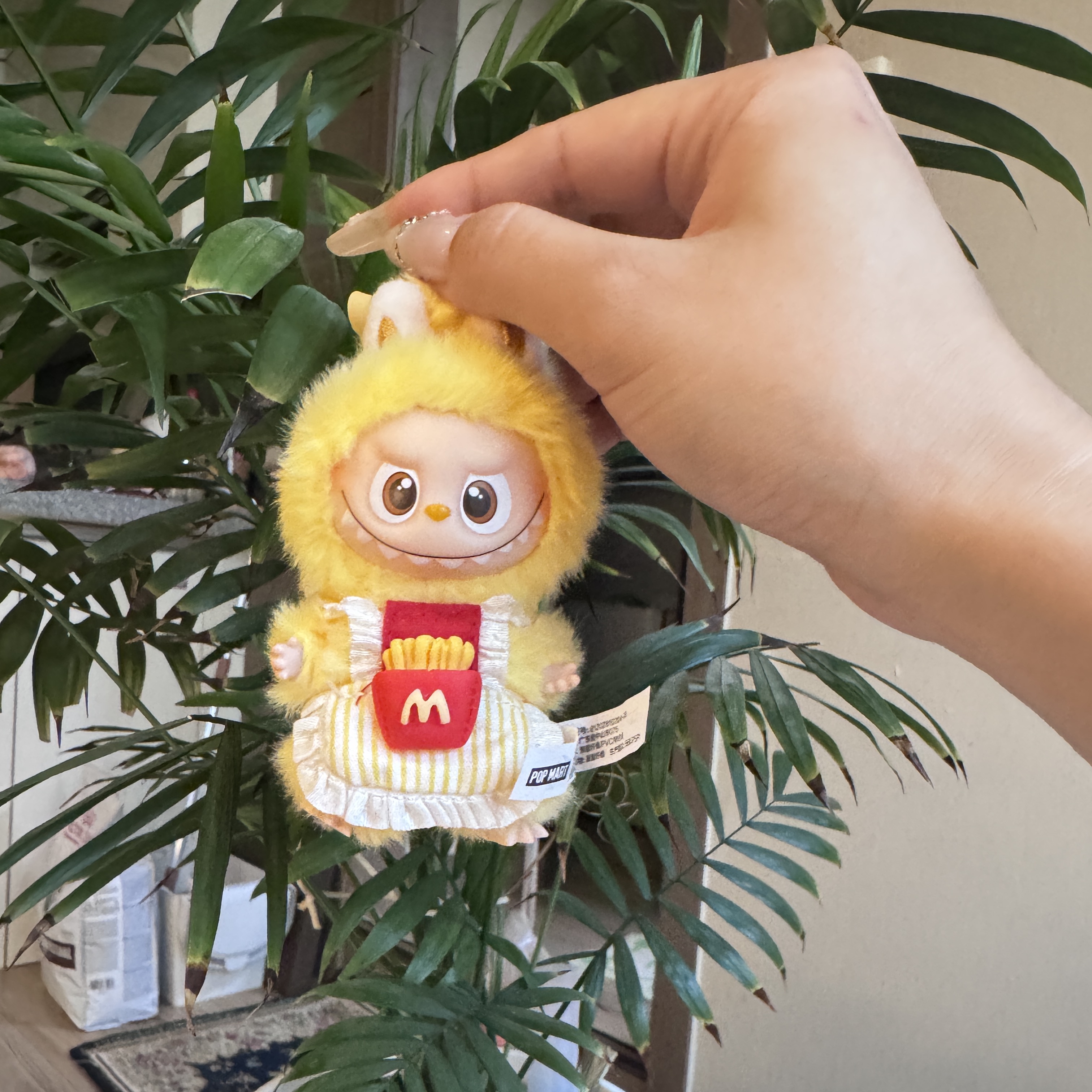 Pop Mart Labubu The Monsters Pin For Love Series Vinyl Plush Pendant (N-Z) P (Opened Case) 착용 스타일