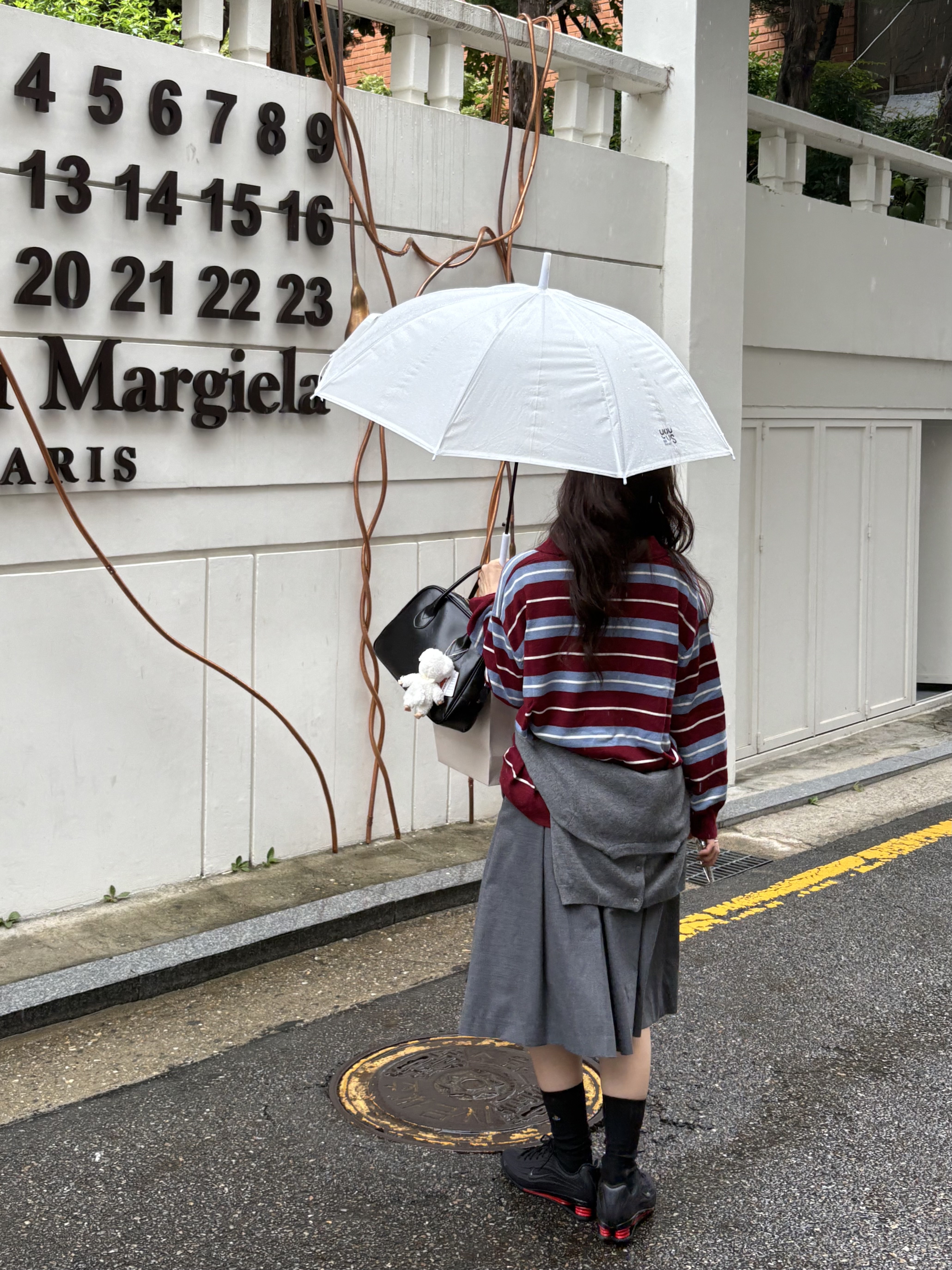 (W) Nike Shox Z Black University Red, Comme des Garcons Round No.3 Aoyama Bag Black 착용 스타일 - 4