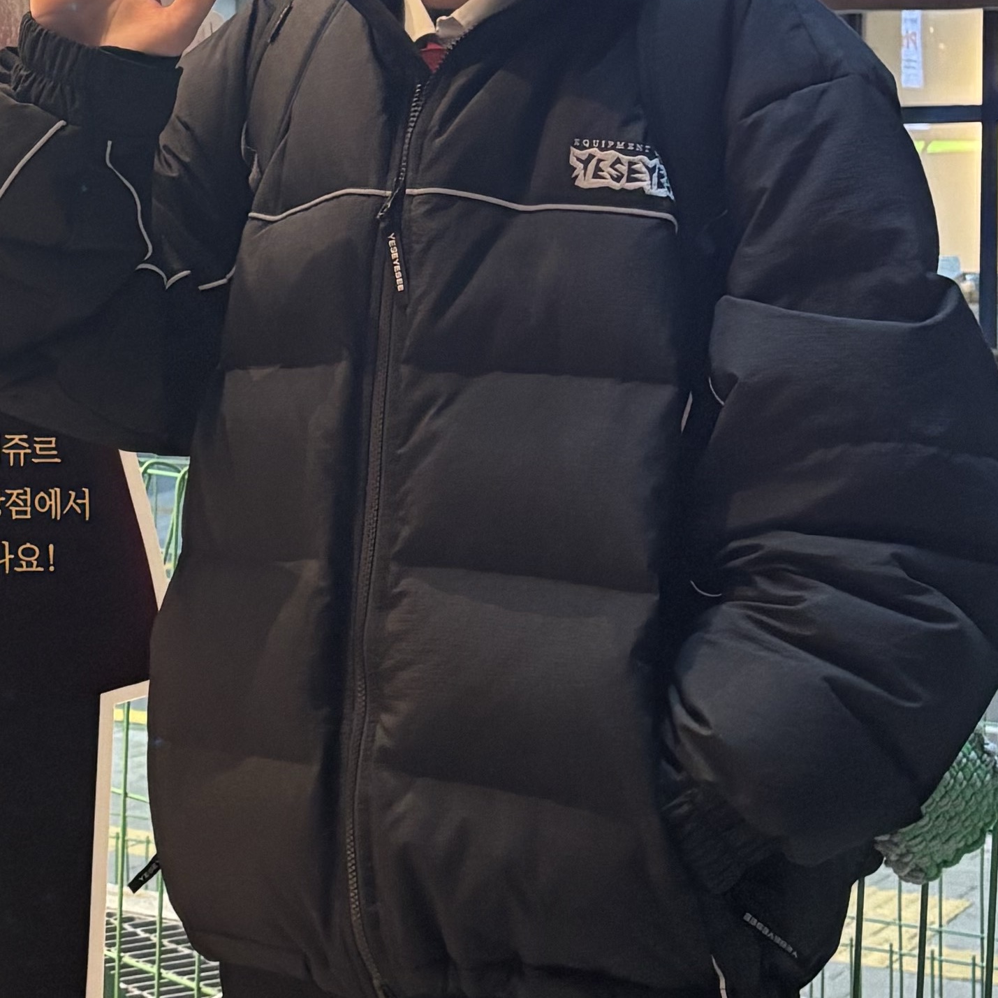 YESEYESEE 5B Fond Down Jacket Black 착용 스타일