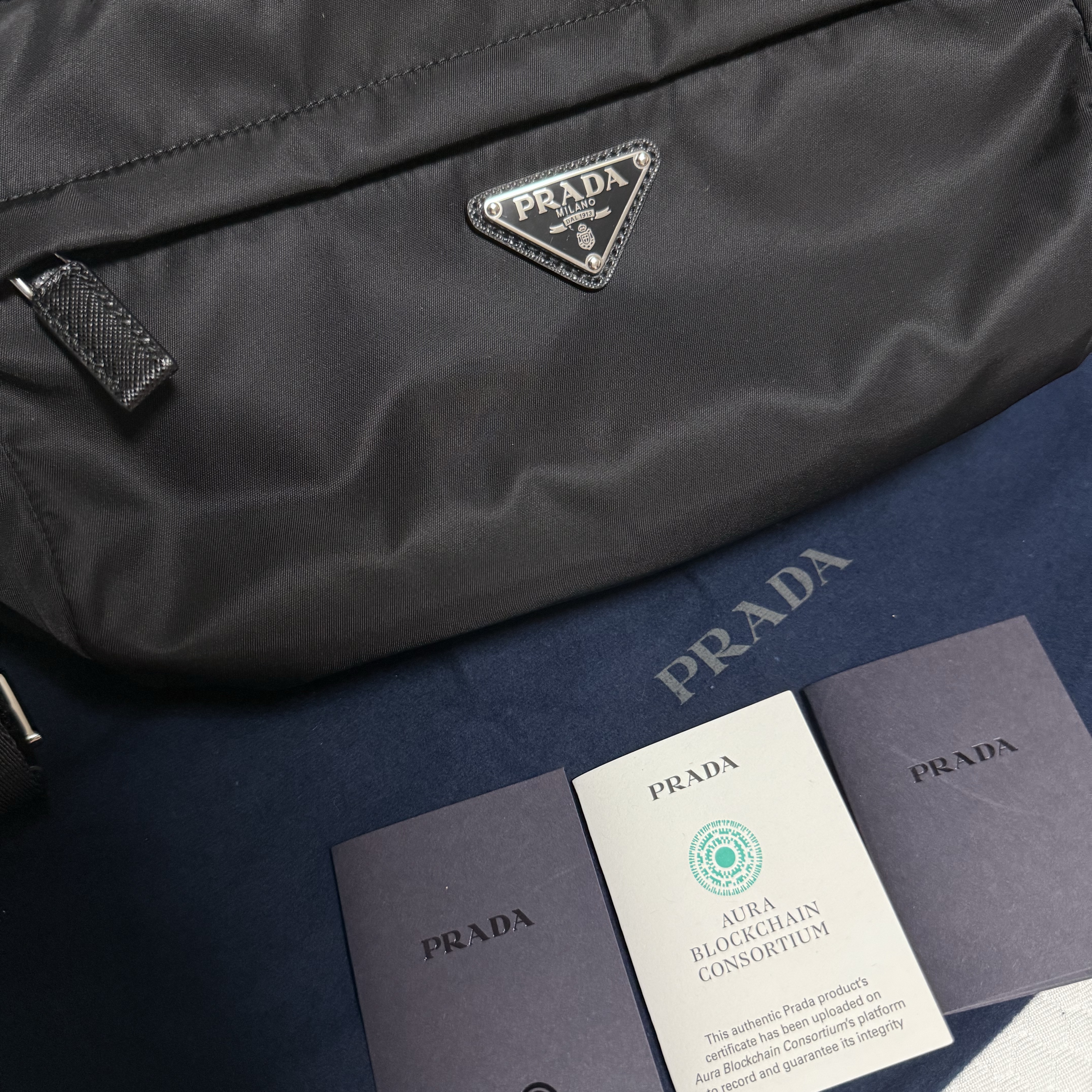 Prada Re-Nylon and Saffiano Leather Shoulder Bag Black 착용 스타일