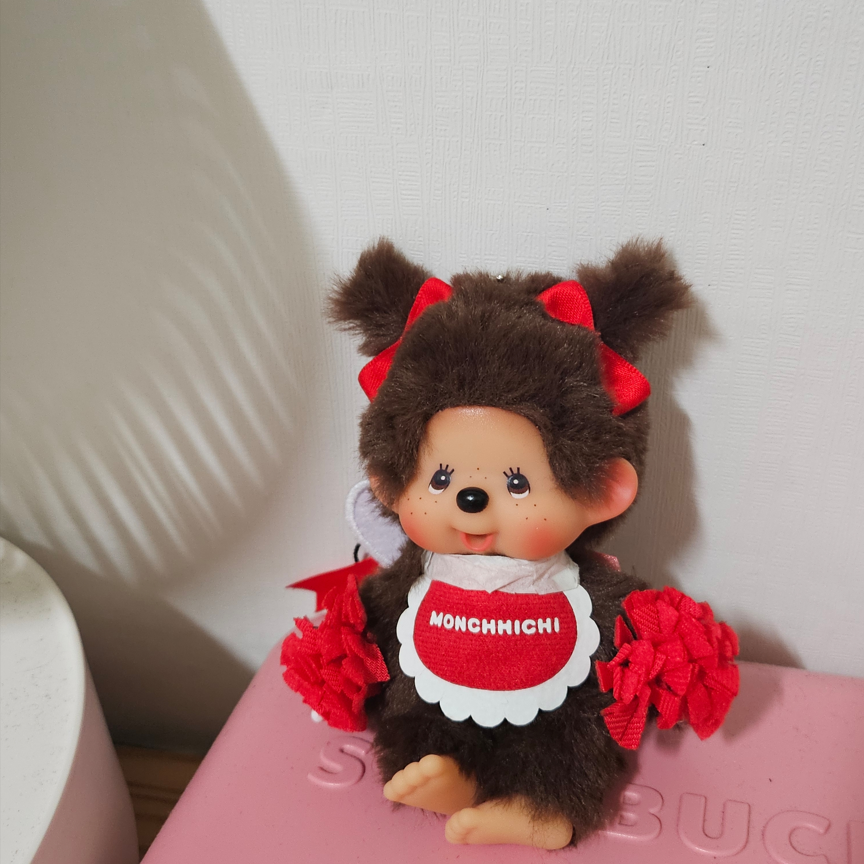 Monchhichi Happy Color Key Chain Red Brown 착용 스타일