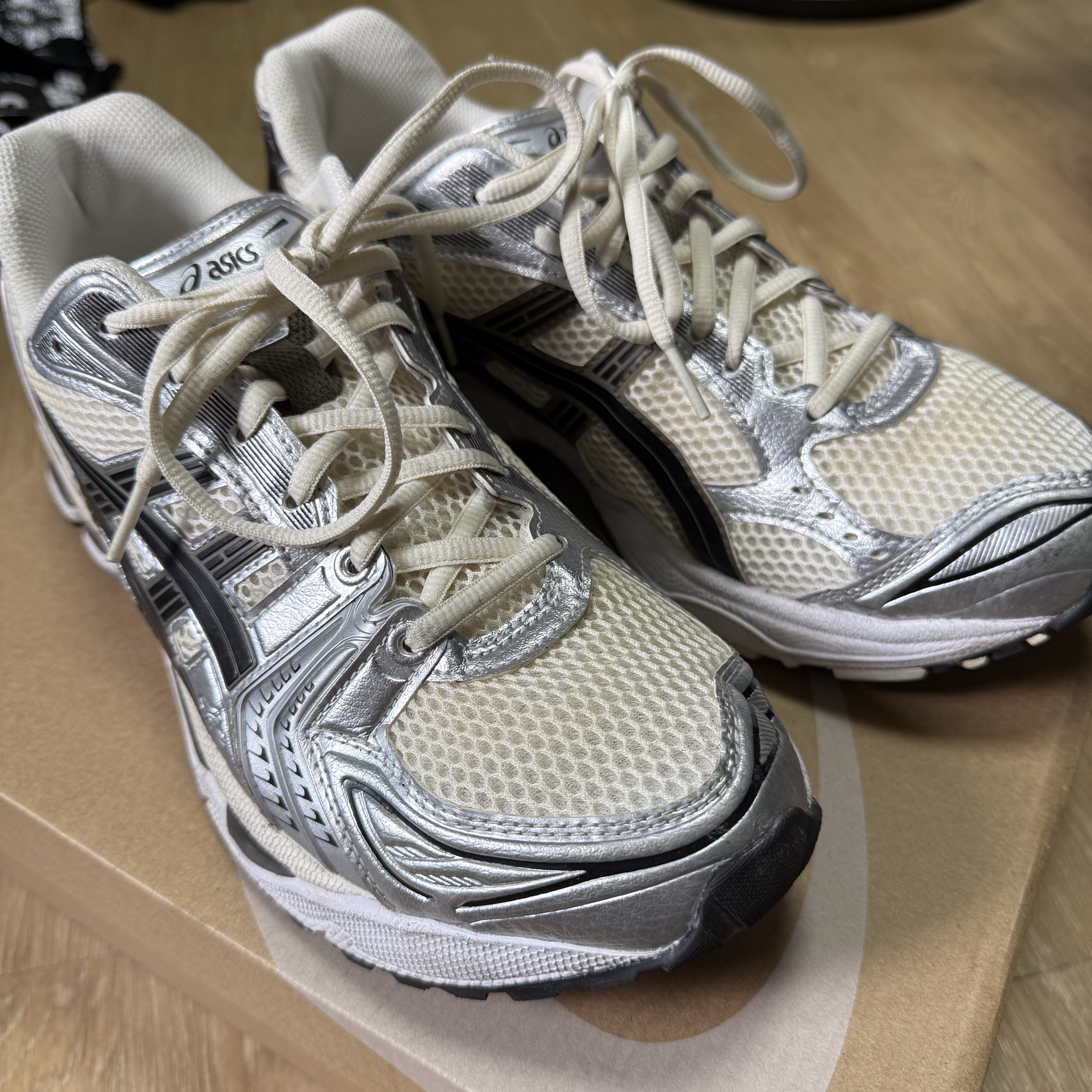 Asics Gel-Kayano 14 Cream Black 착용 스타일