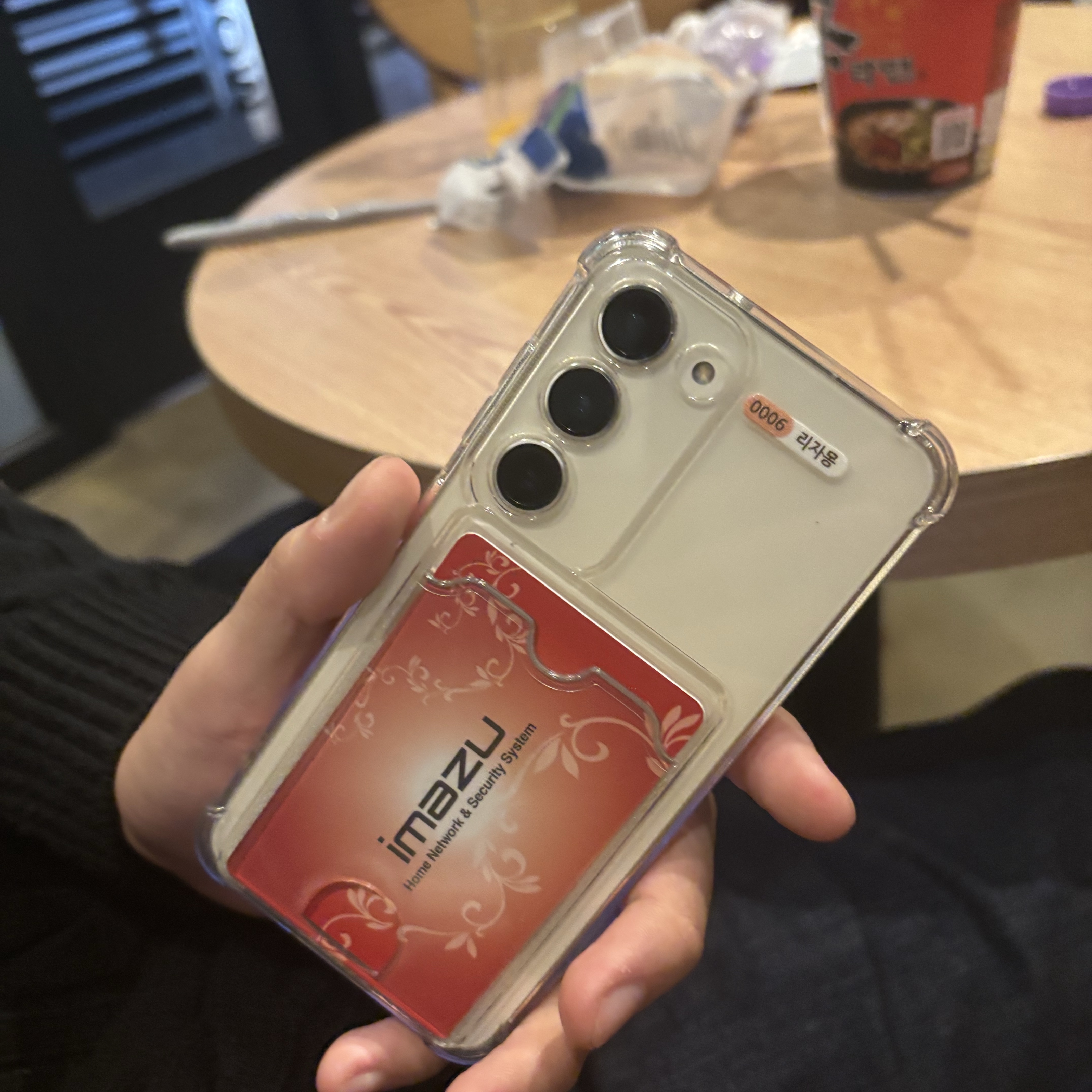 [S등급] Refurbished Galaxy S23 256GB Cream 착용 스타일