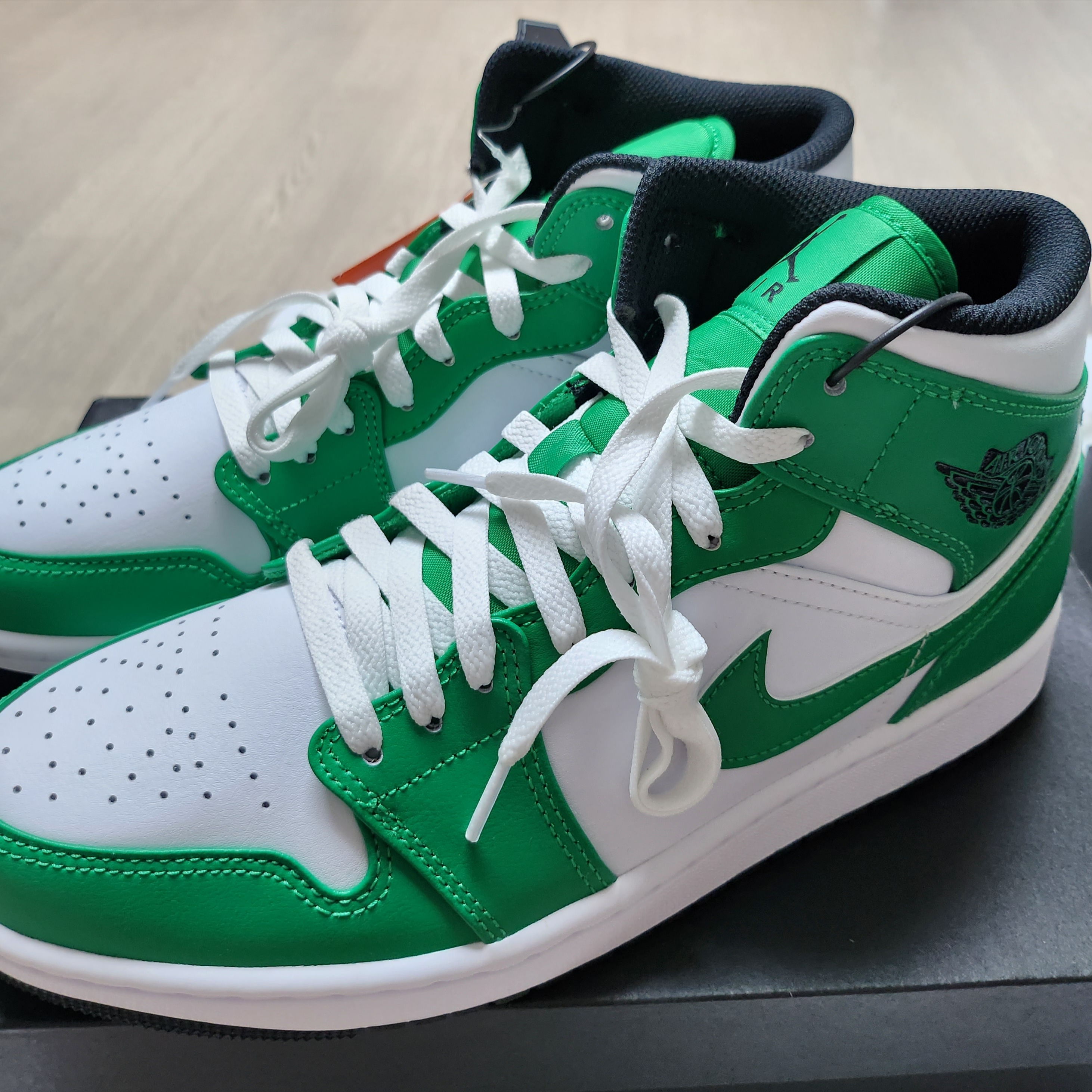 Jordan 1 Mid Lucky Green 착용 스타일