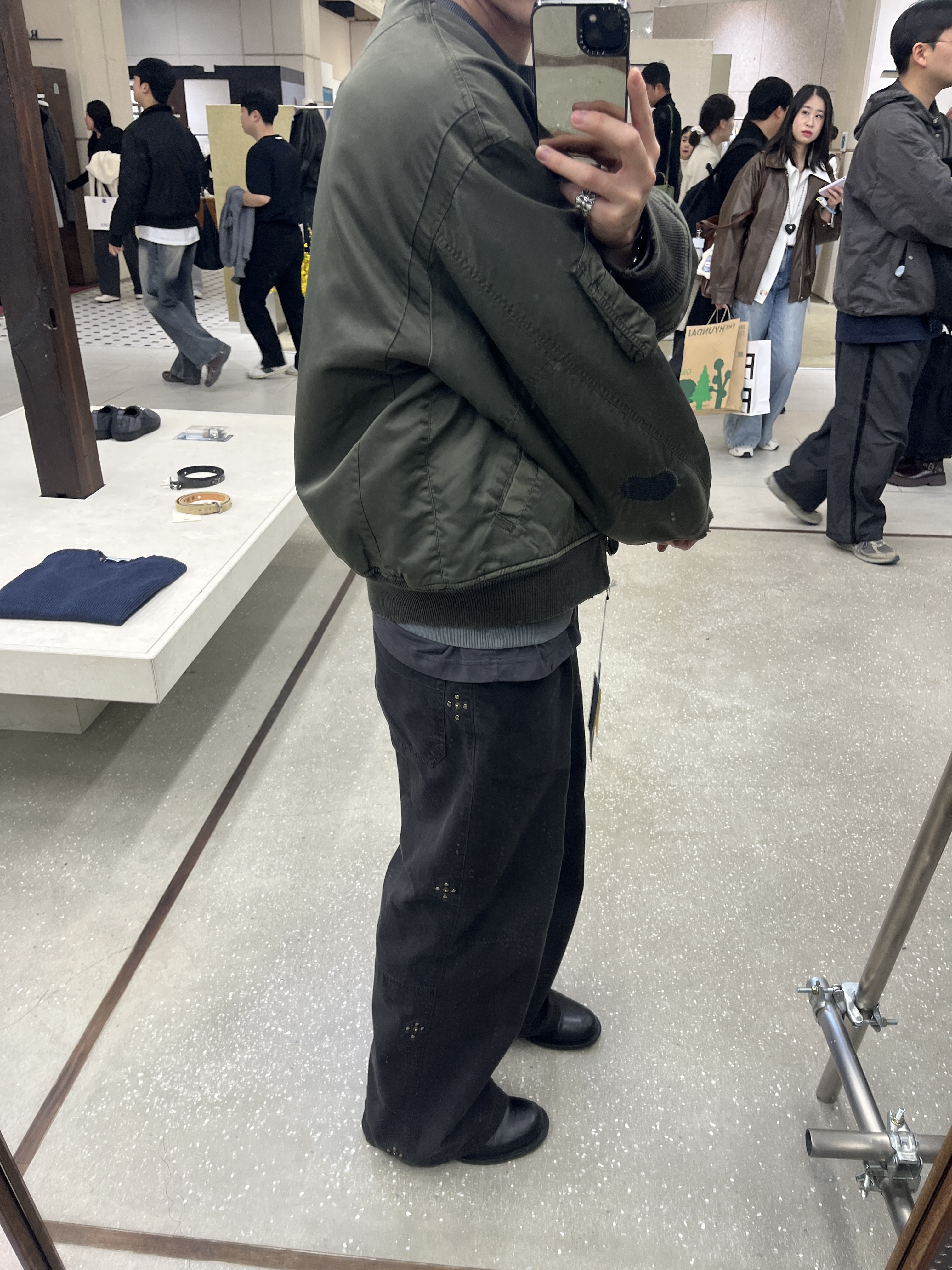 Polyteru 1011 Gosima Pants Rivet Flowers Green Charcoal - 24SS 착용 스타일 - 2