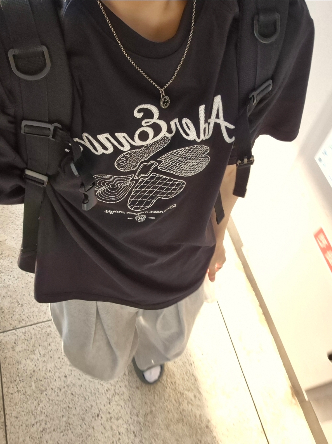Gucci Interlocking G Pendant Necklace Silver, Ader Error Tever Logo T-Shirt Noir 착용 스타일 - 1