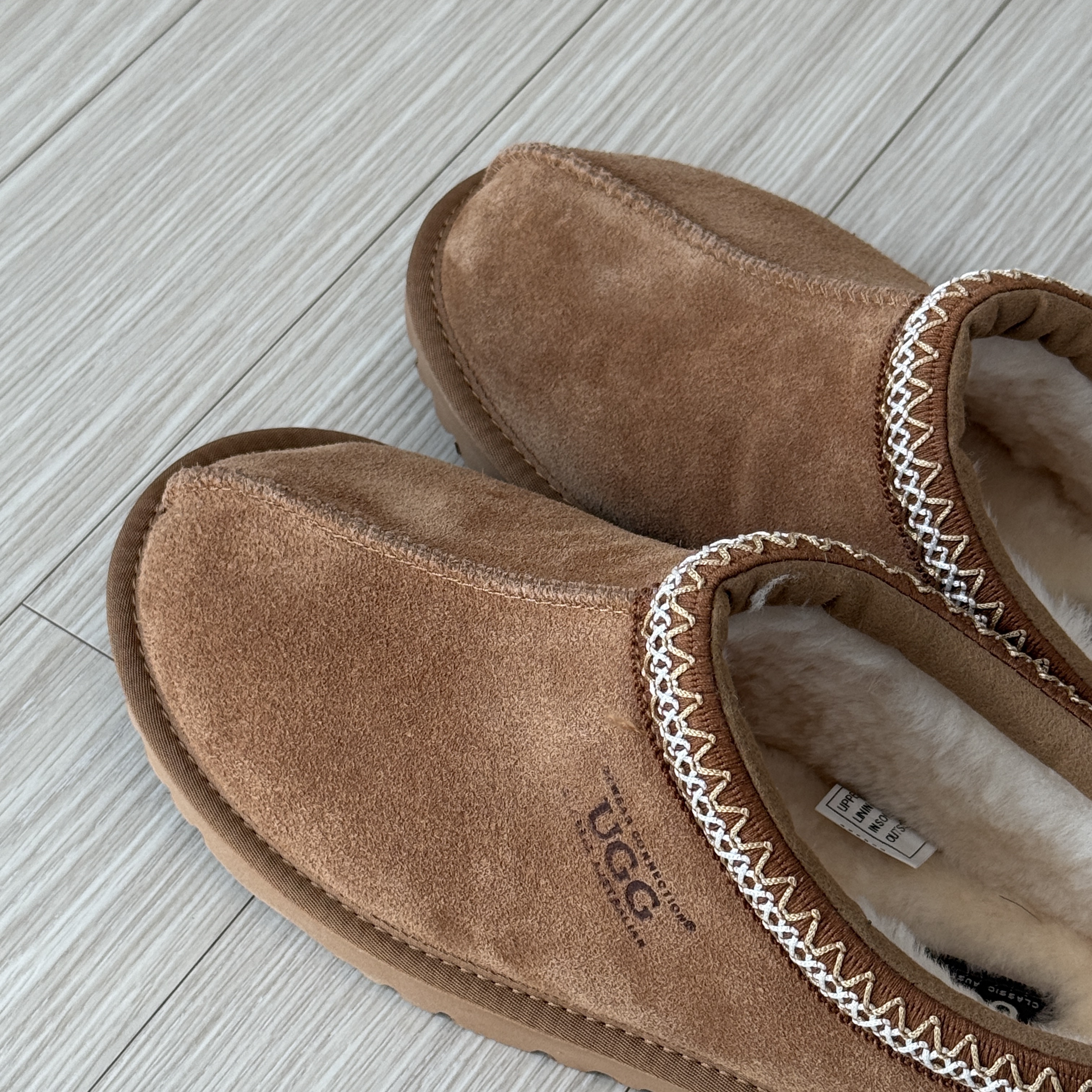 UGG Tasman Slipper Chestnut 착용 스타일