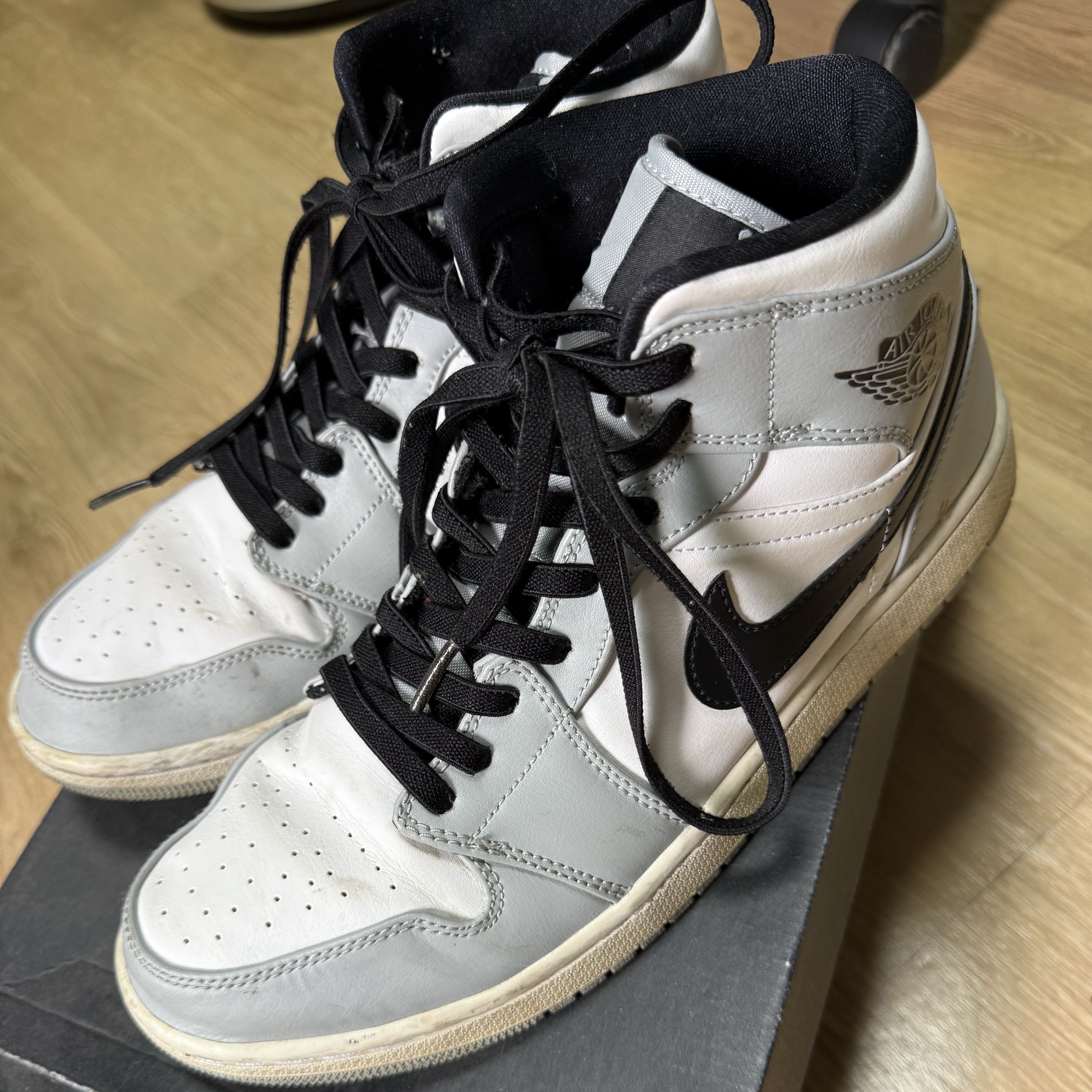 Jordan 1 Mid Light Smoke Grey 착용 스타일