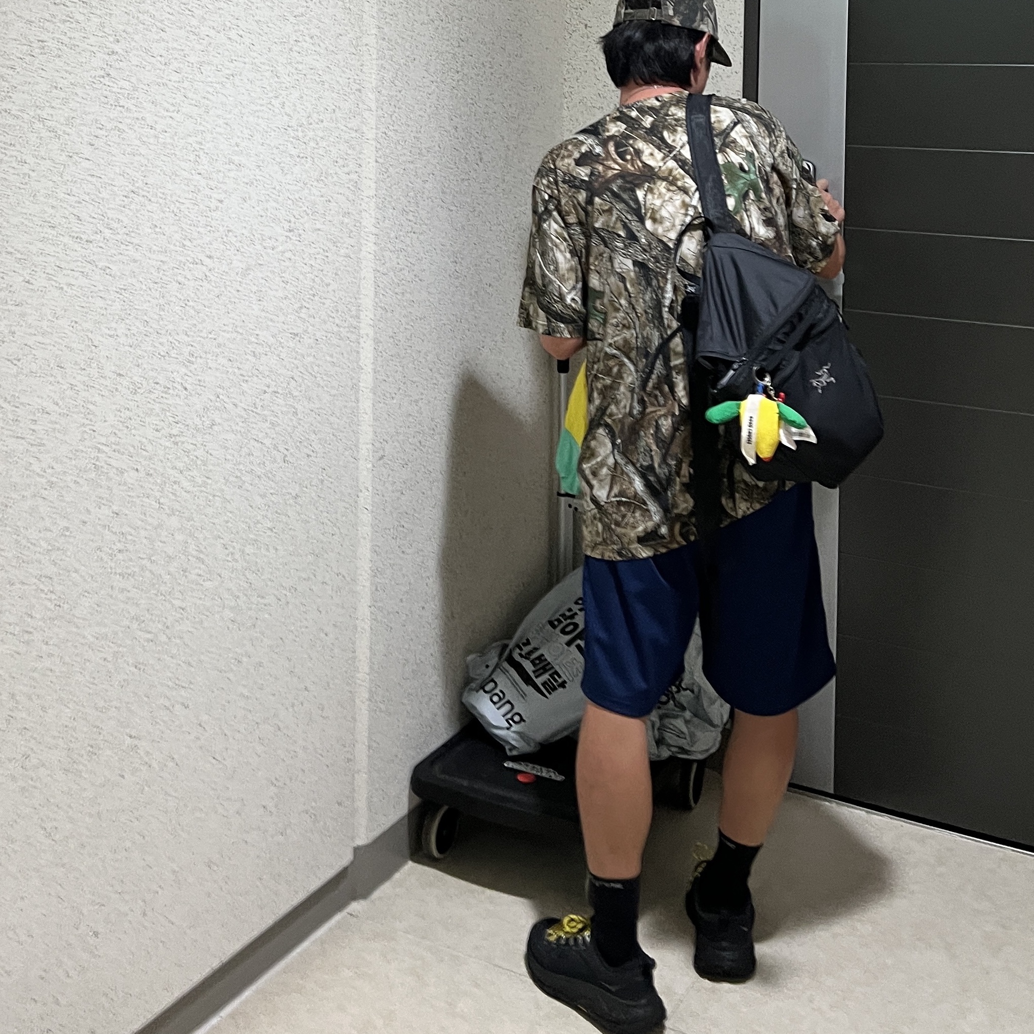 Supreme License Plate 6-Panel Realtree Hardwoods Camo - 25SS, Supreme Small Box T-Shirt TrueTimber HTC Fall Camo - 24FW 착용 스타일 - 1