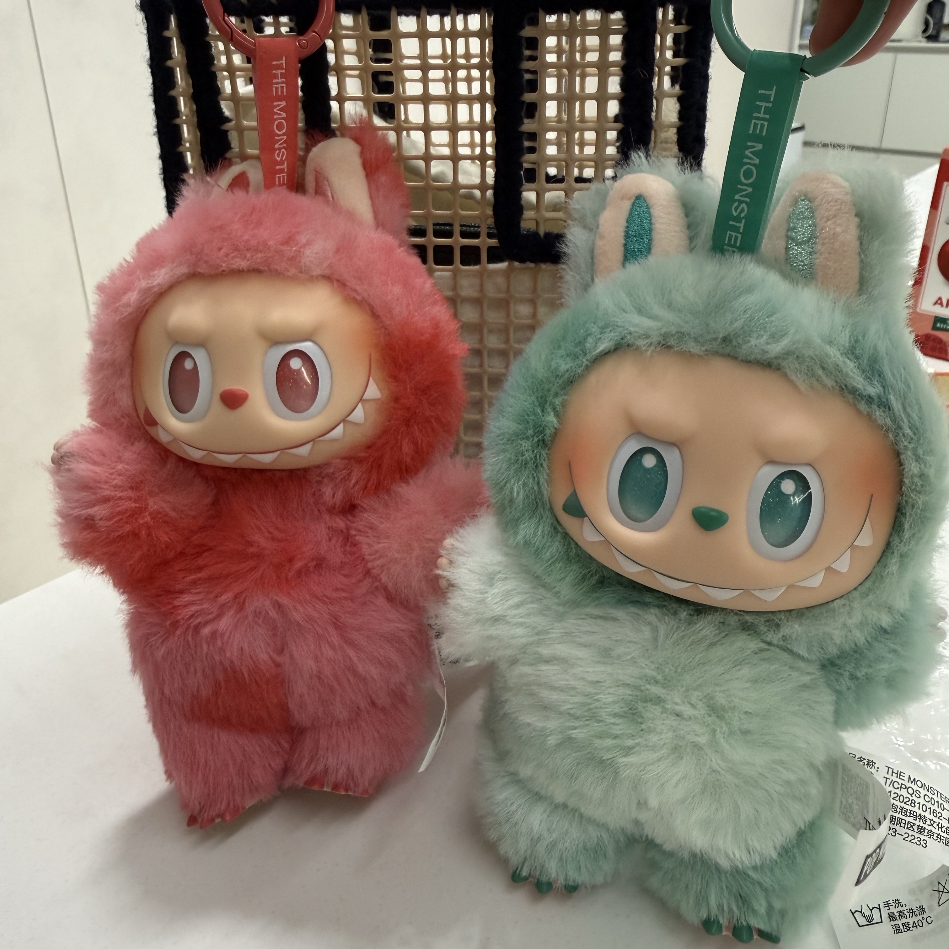 Pop Mart Labubu The Monsters Highlight Series Sealed Case (Bundle of 2/1 Blind Box) 착용 스타일 - 2