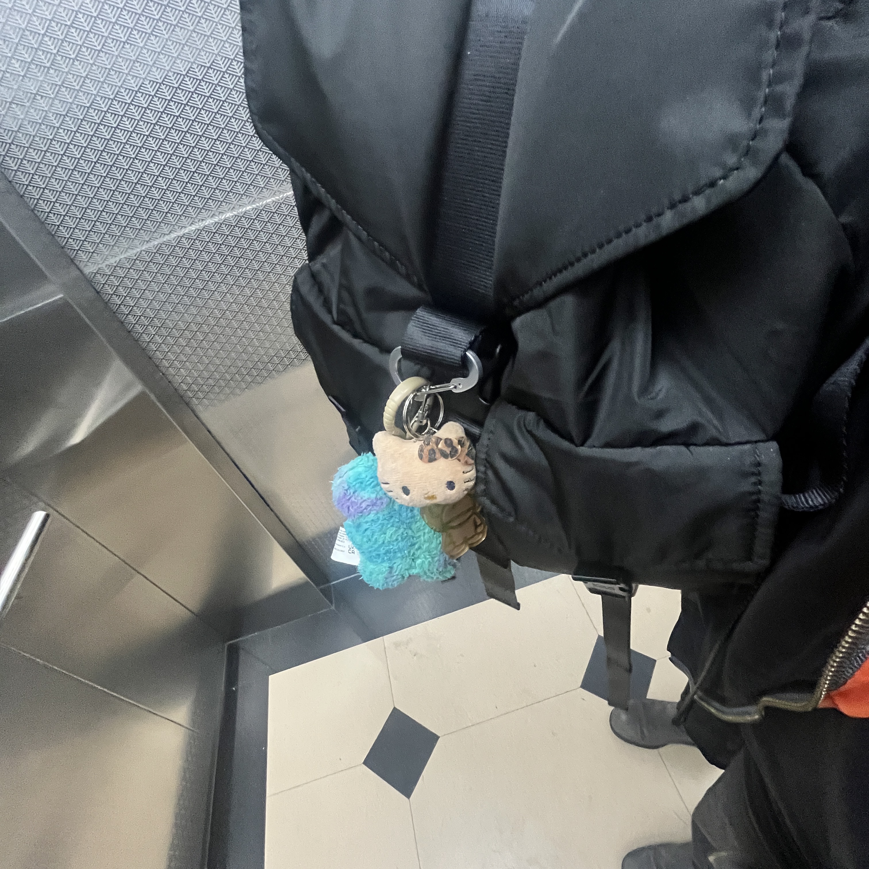 Ganni Tech Backpack Black 착용 스타일 - 3