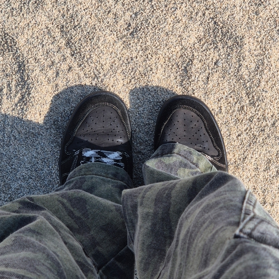 Jordan 1 x Travis Scott Retro Low OG SP Black Phantom 착용 스타일