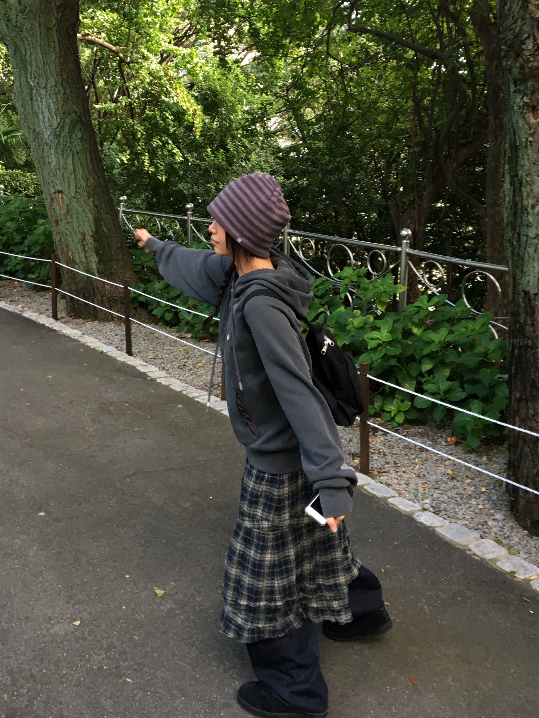 COYSEIO Shirring Midi Skirt Check, Jansport Half Pint Mini Backpack Black 착용 스타일 - 2