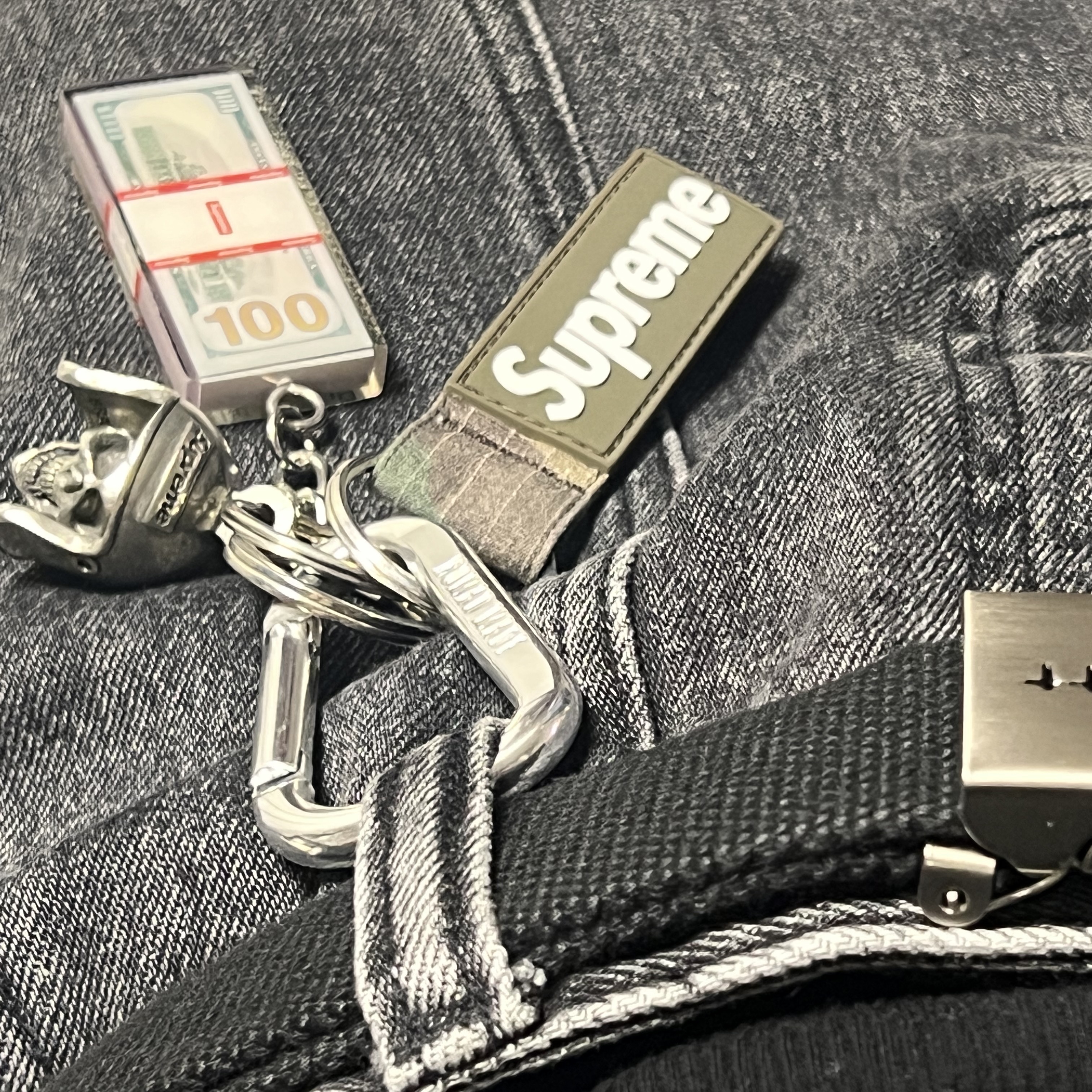Supreme Skull Bell Keychain Silver - 25SS, Human Made Carabiner 70mm Silver 착용 스타일