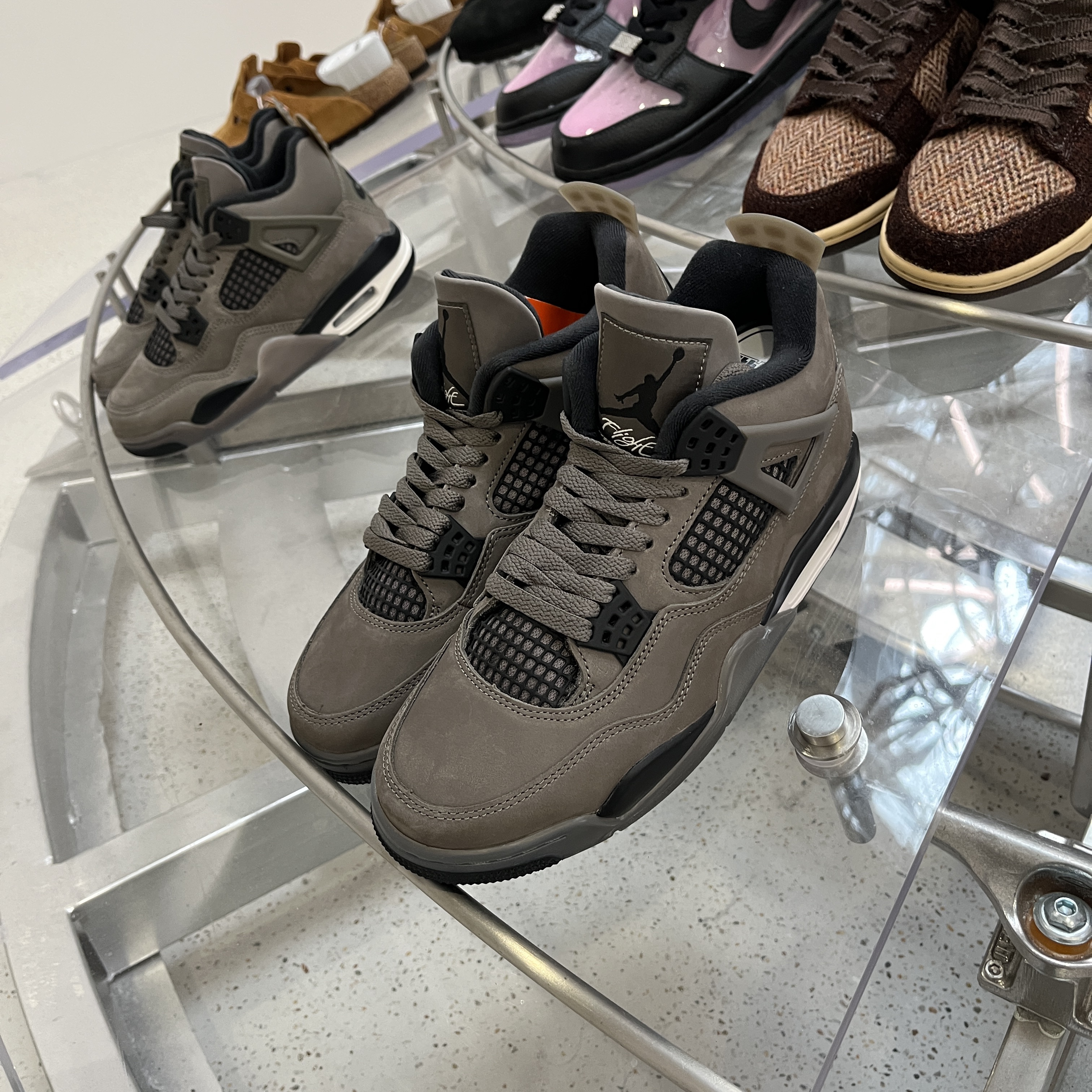 Jordan 4 Retro Cave Stone and Black, (GS) Jordan 4 Retro Cave Stone and Black 착용 스타일