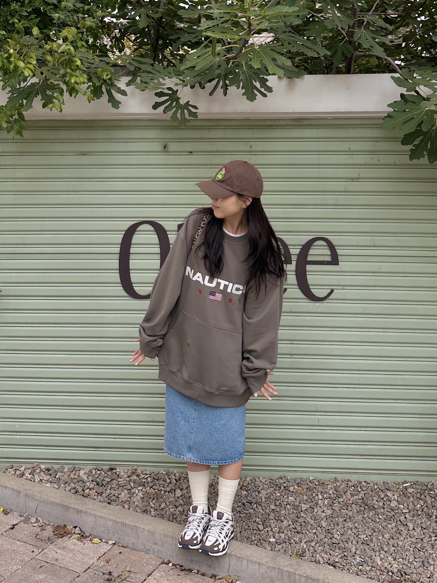 Farven x Tanning Hello Kitty Hello Summer Ball Cap_Brown, (W) Nike P-6000 Phantom Baroque Brown 착용 스타일 - 1