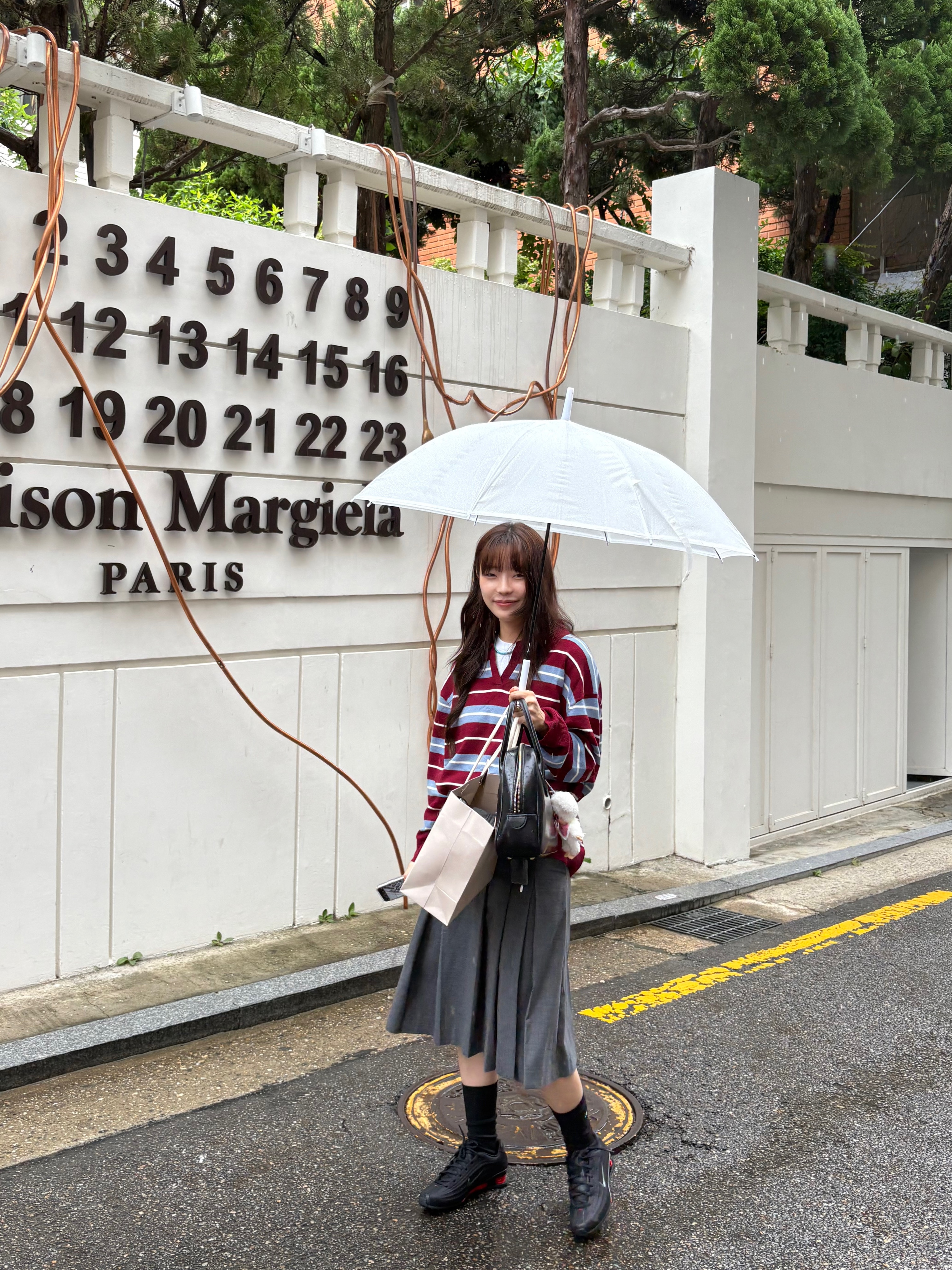 (W) Nike Shox Z Black University Red, Comme des Garcons Round No.3 Aoyama Bag Black 착용 스타일 - 1