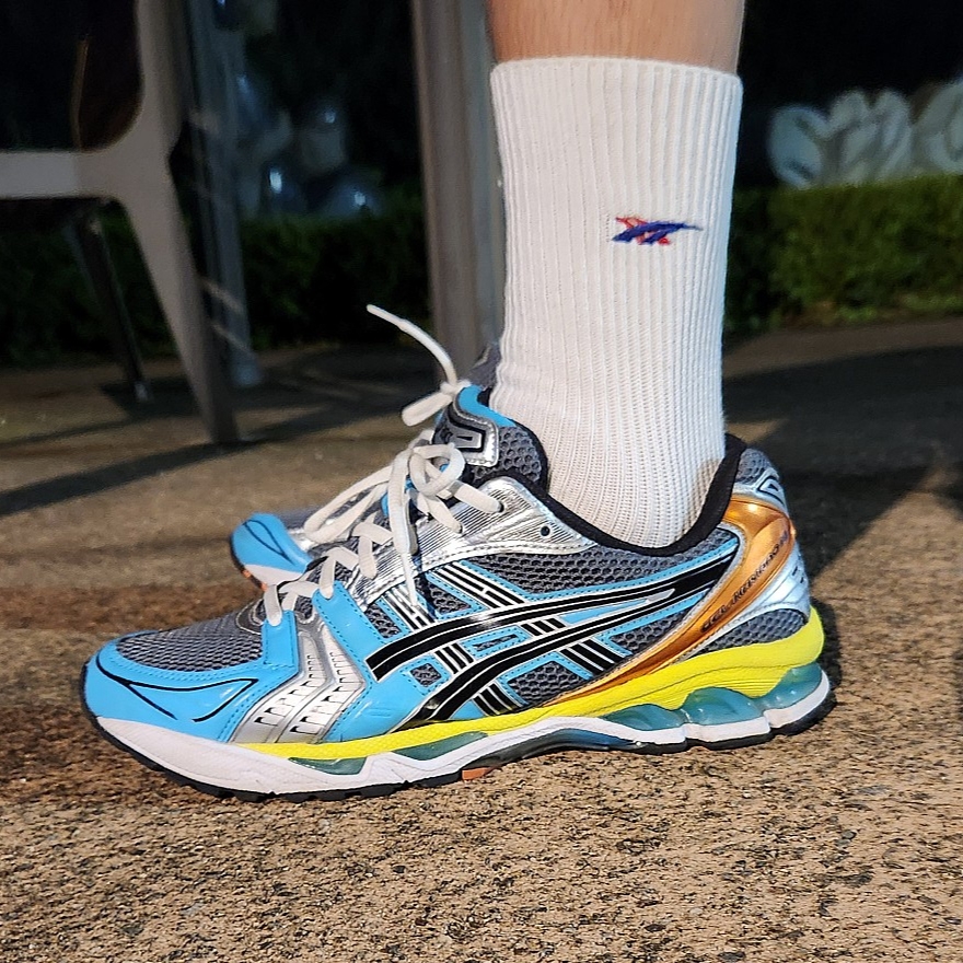 Asics x Angelo Baque Gel-Kayano 14 Blue Multi 착용 스타일 - 2