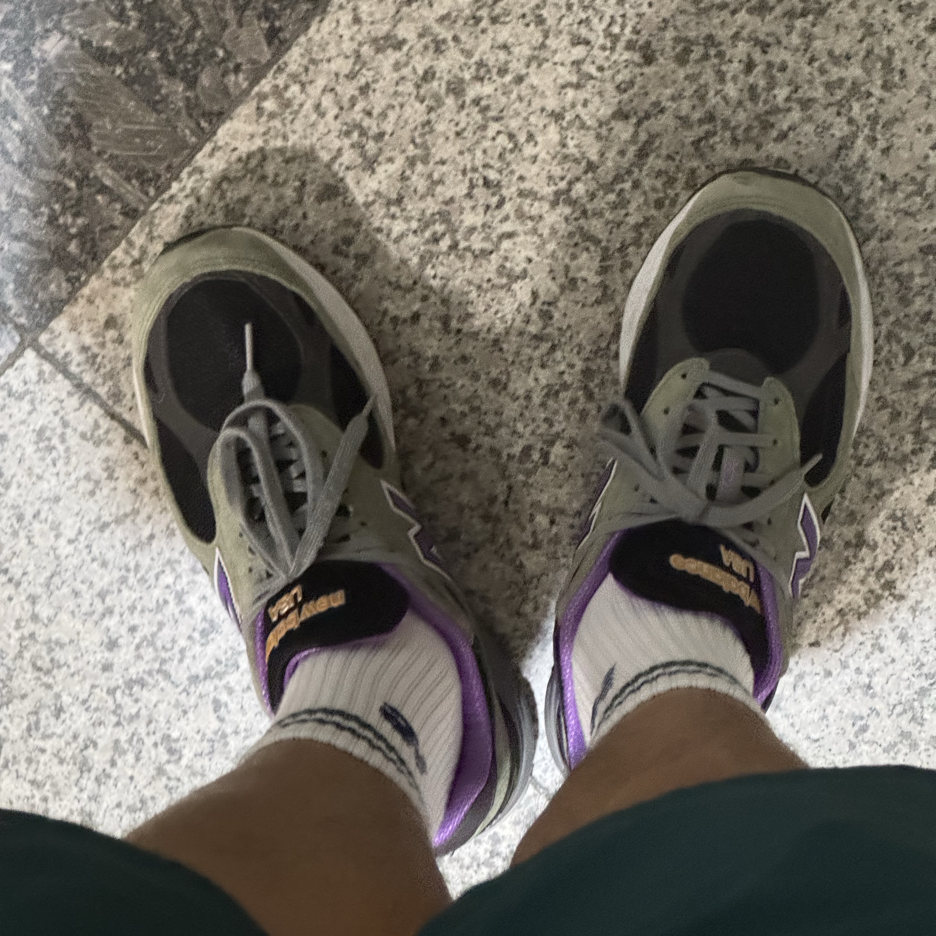 New Balance x JJJJound 990v3 Olive 착용 스타일