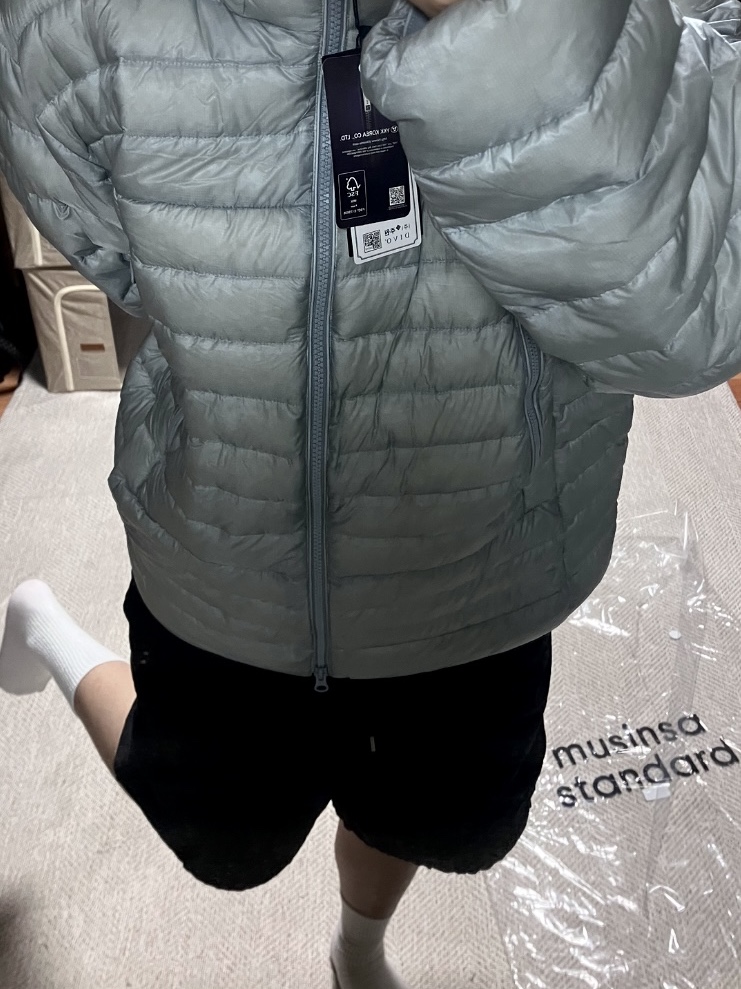 Musinsa Standard City Leisure Sheer Ripstop Hooded Light Down Jacket Cloudy Blue, Musinsa Standard City Leisure Hooded Light Down Jacket Cloudy Blue 착용 스타일 - 1