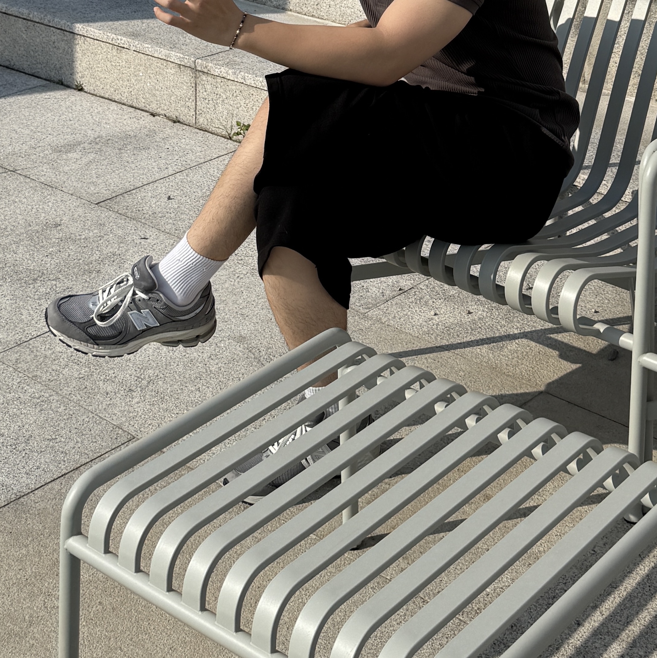 New Balance 2002R Premium Vintage Grey 착용 스타일