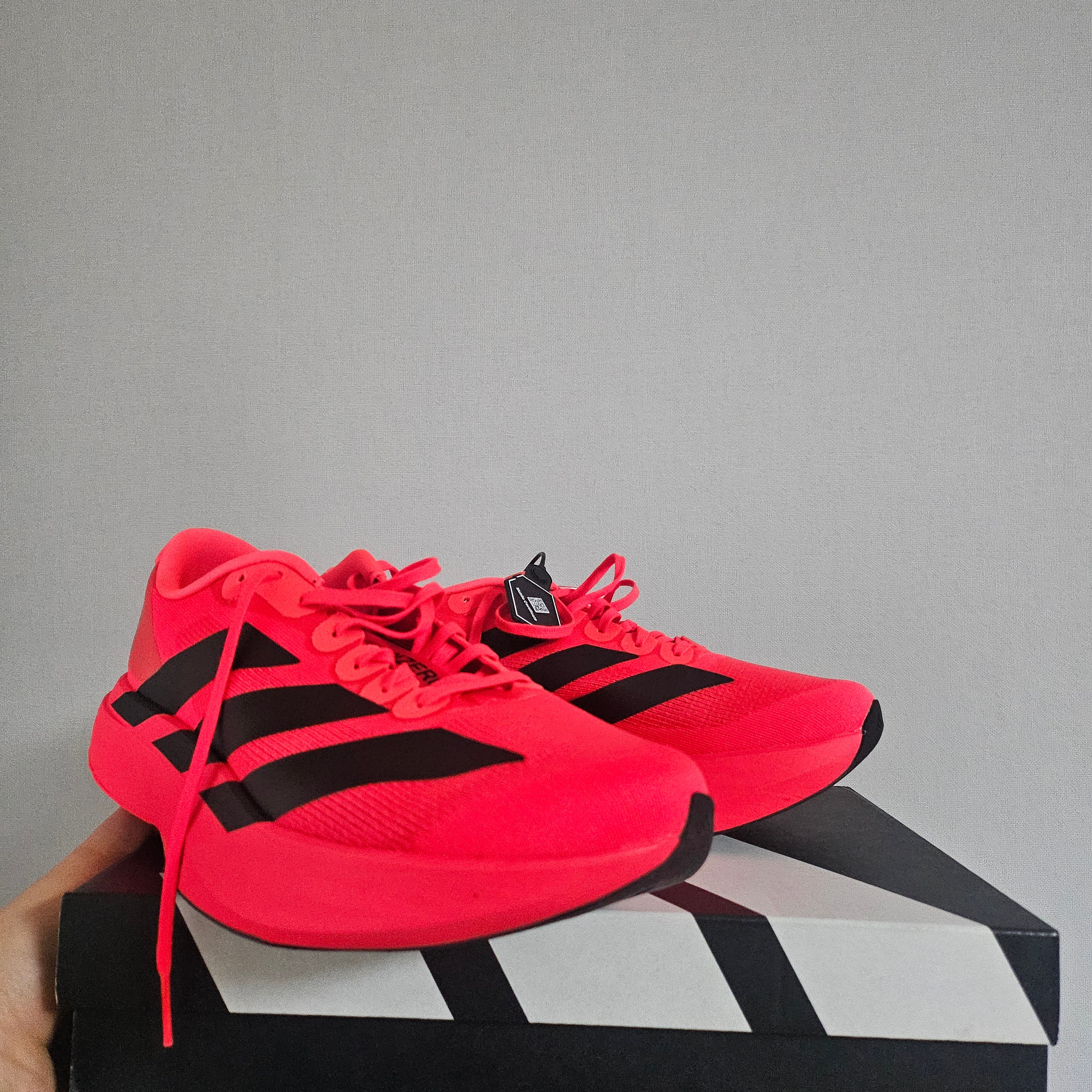 Adidas Adizero Evo SL Lucid Red Core Black 착용 스타일
