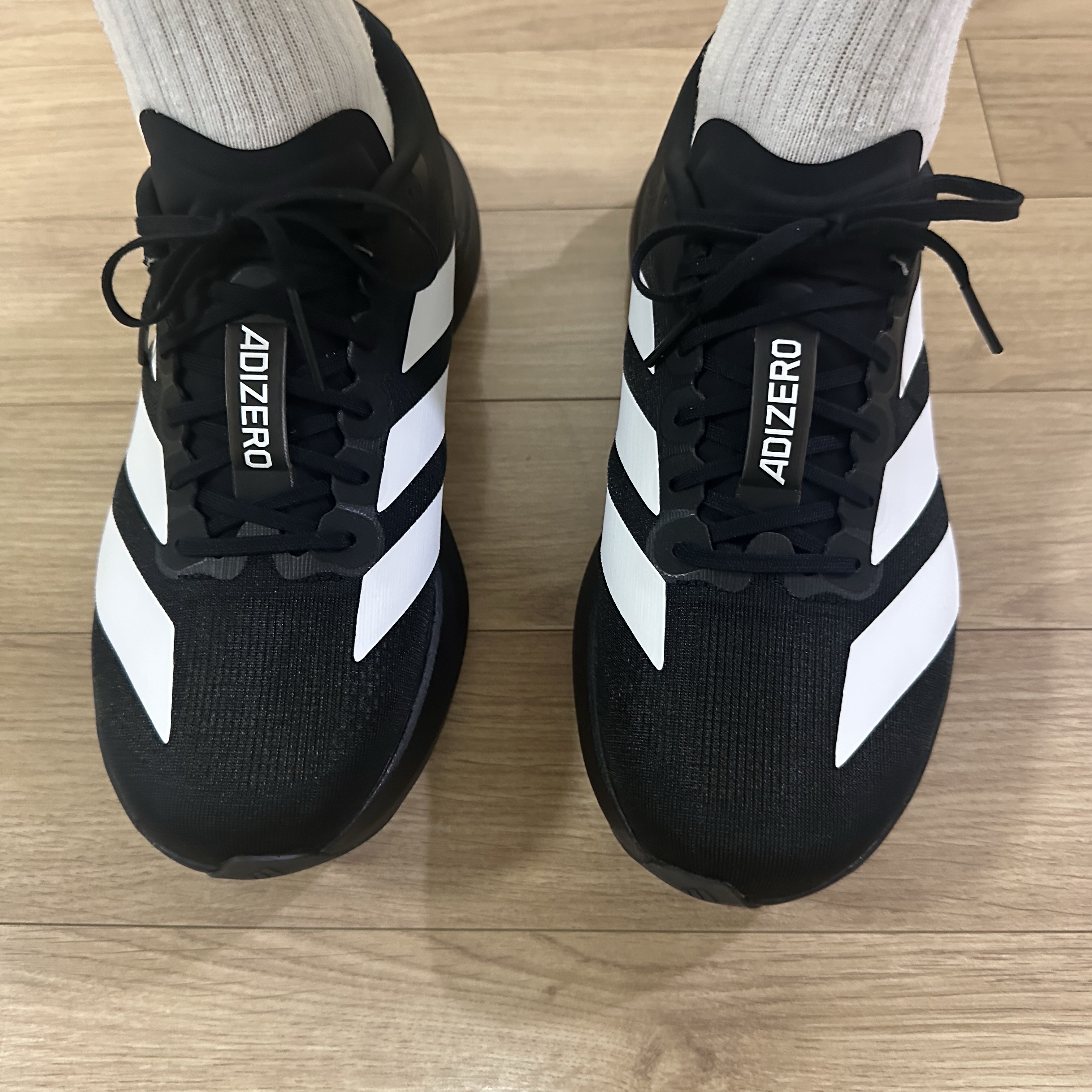 Adidas Adizero EVO SL Core Black Cloud White 착용 스타일 - 3