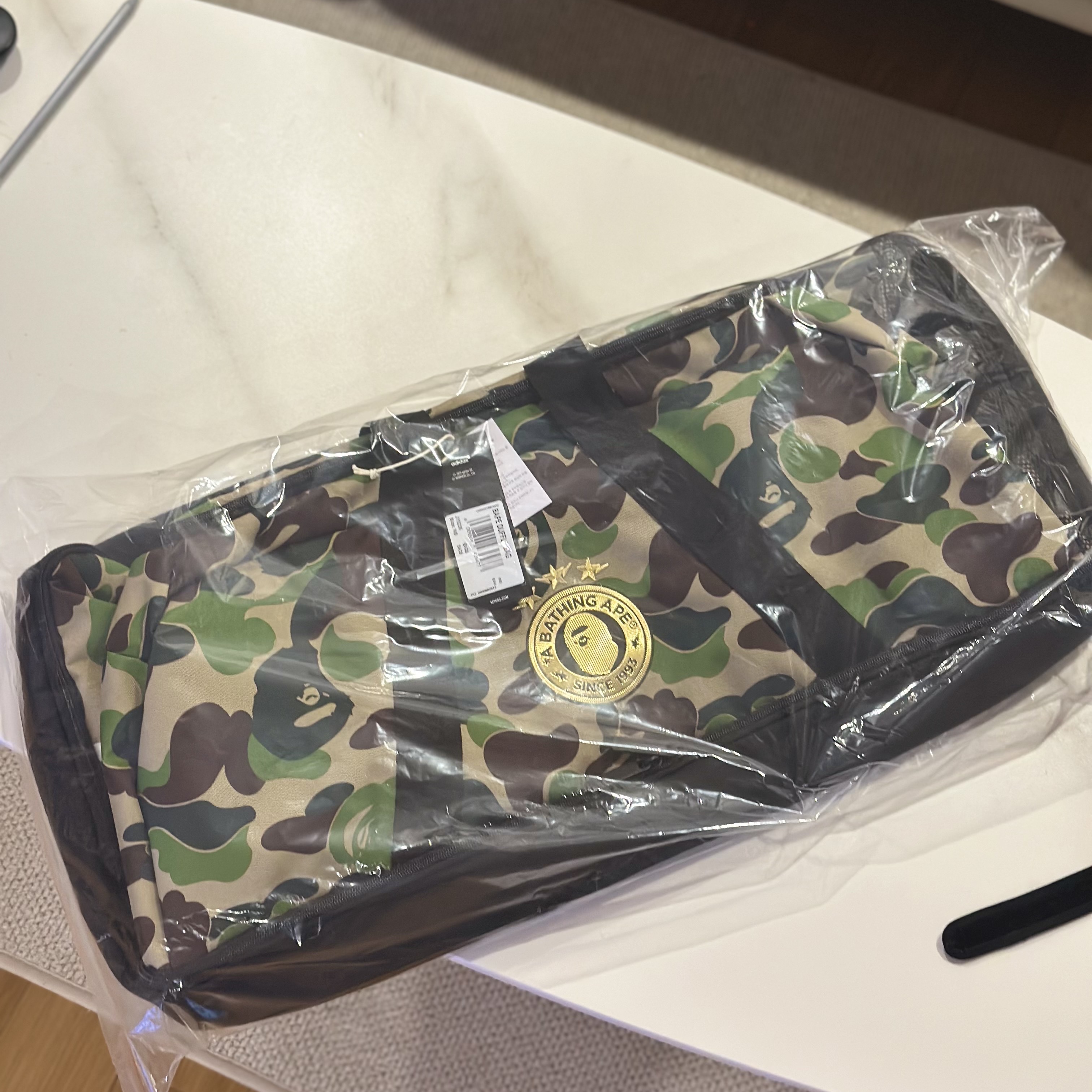 Adidas x BAPE Duffle Bag Crew Green 착용 스타일 - 1