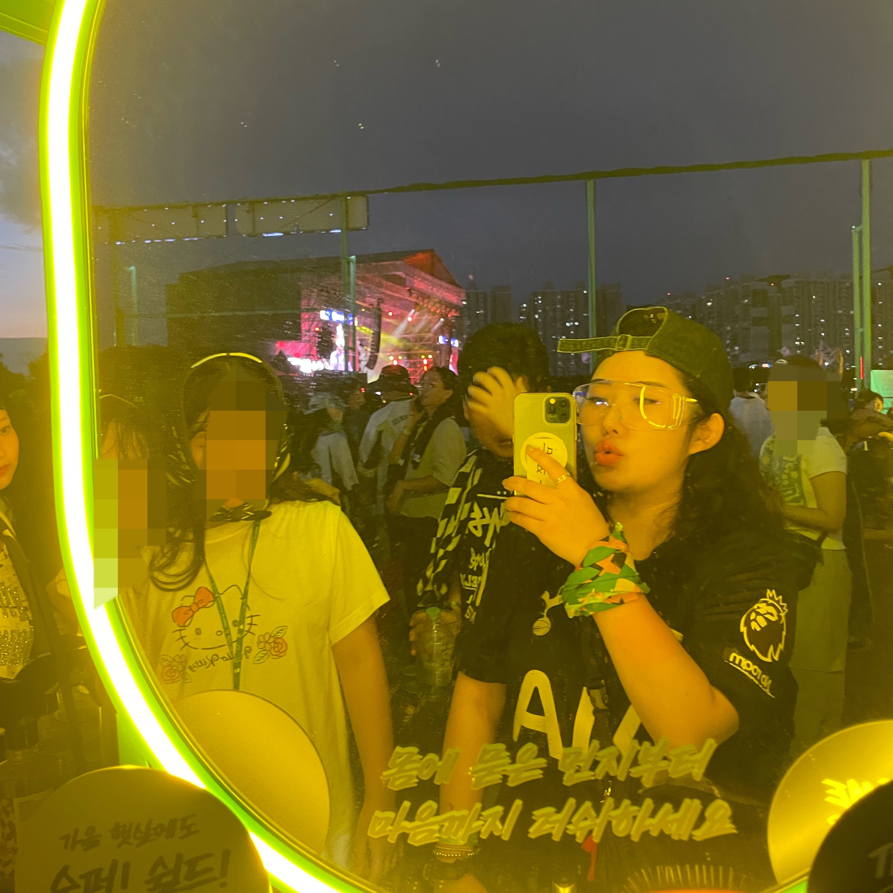 Nike Club Unstructured Denim Cap College Navy White, Nike Tottenham Hotspur 2025/26 Stadium Away Dri-Fit Soccer Replica Jersey Black Light Iron Ore (Non Marking Ver.) 착용 스타일 - 3